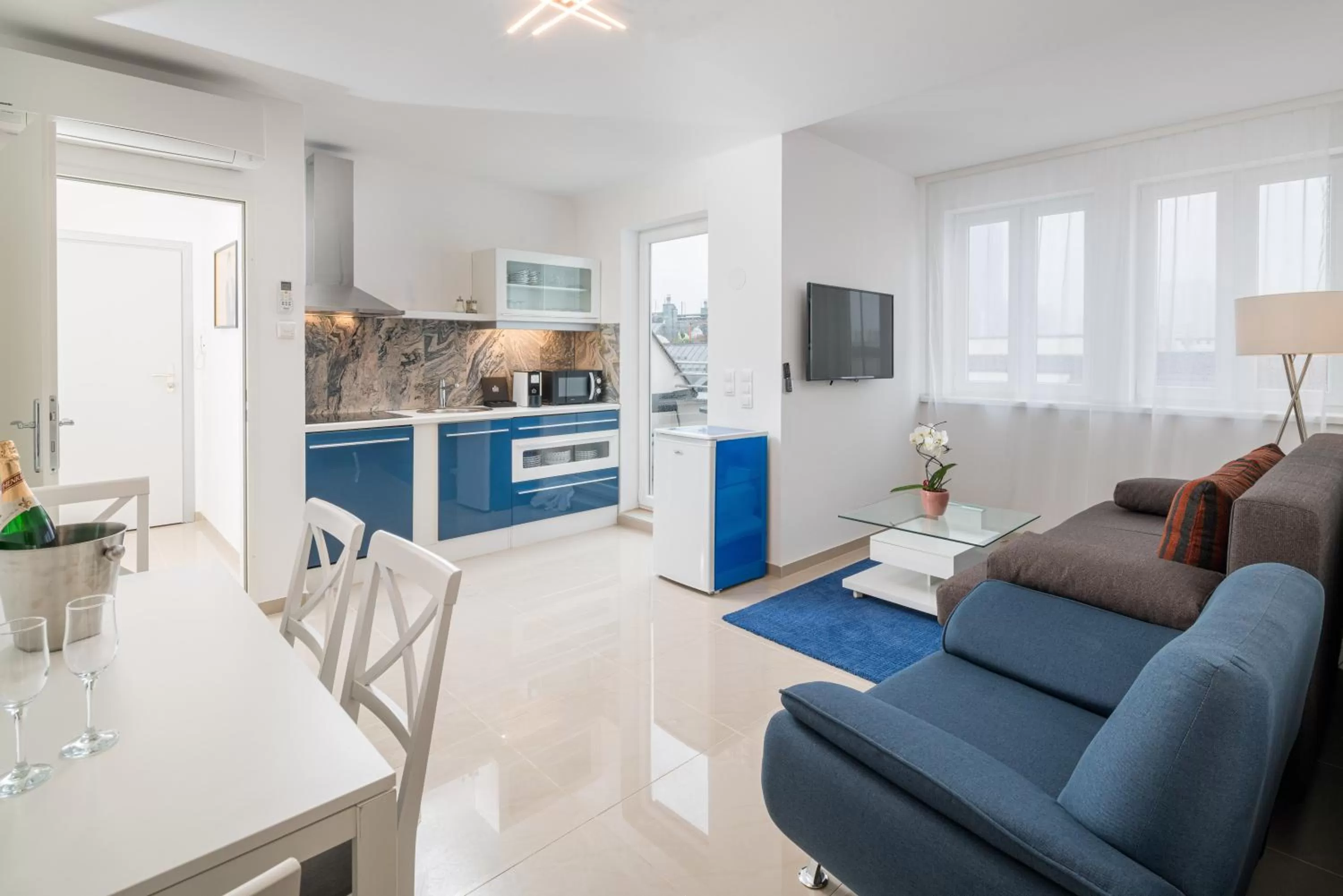 Two-Bedroom Family Suite with Two King Beds in Best Western Plus Celebrity Suites