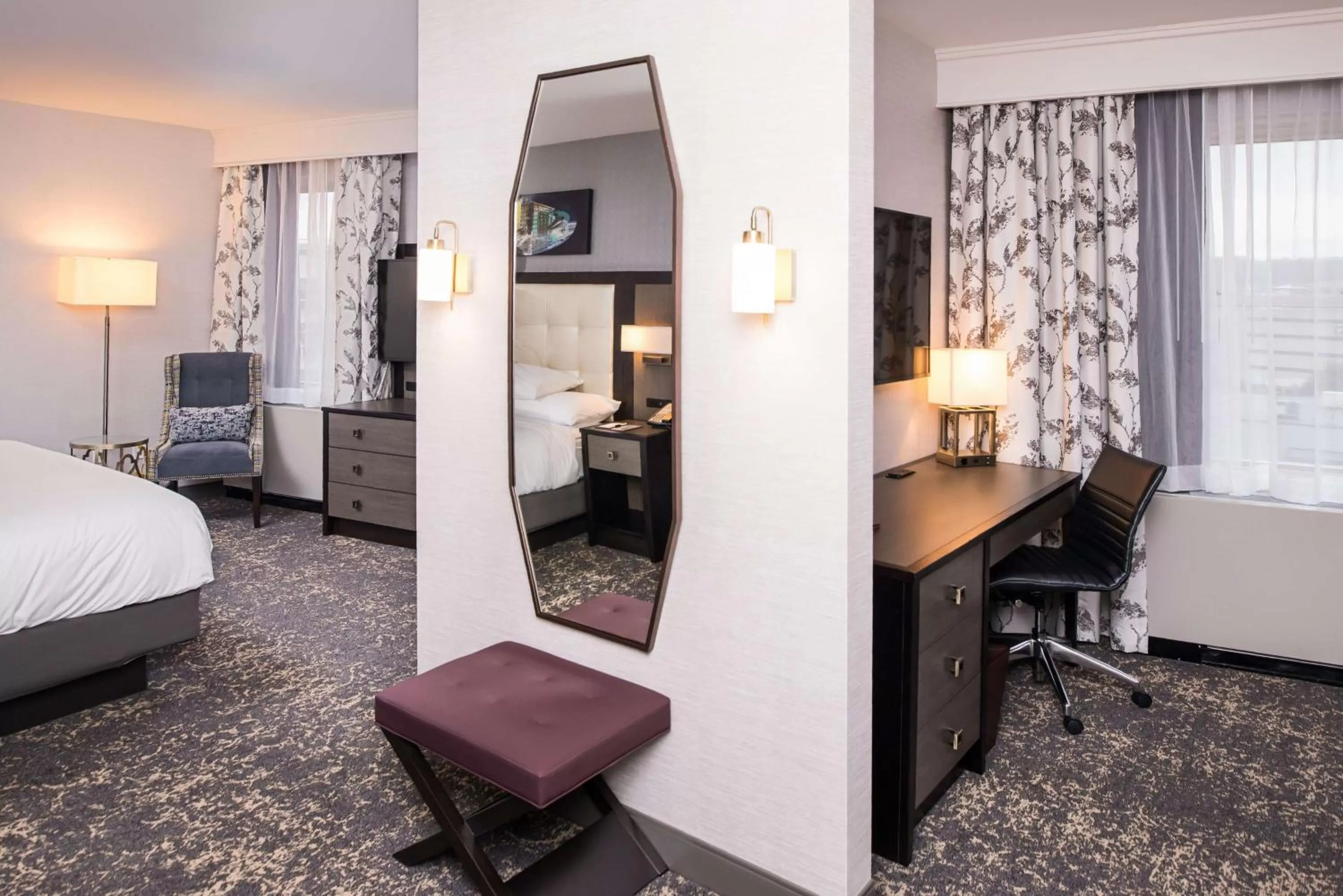 Bedroom, Bed in DoubleTree by Hilton Utica