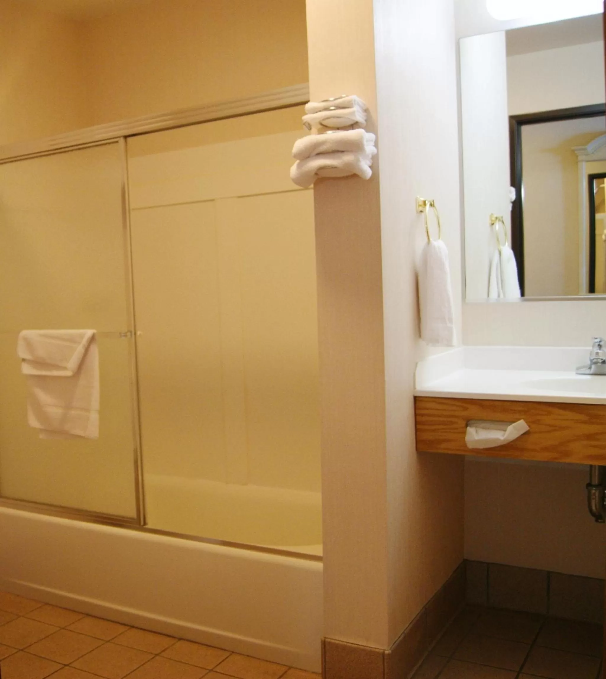 Double Room - Disability Access in Meadow Court Inn - Ithaca