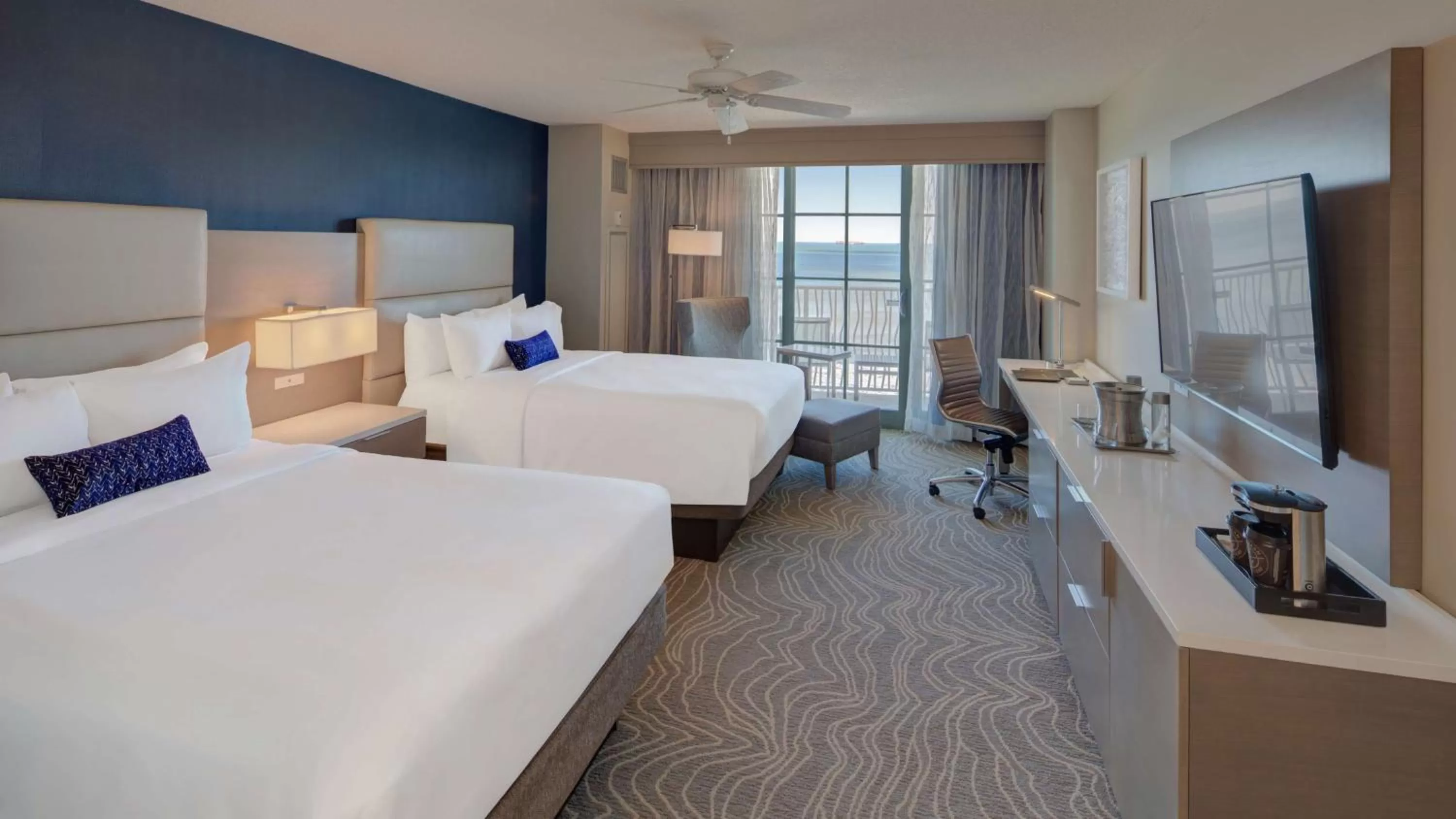 Double Room with Balcony - single occupancy - Beachfront in Hilton Virginia Beach Oceanfront