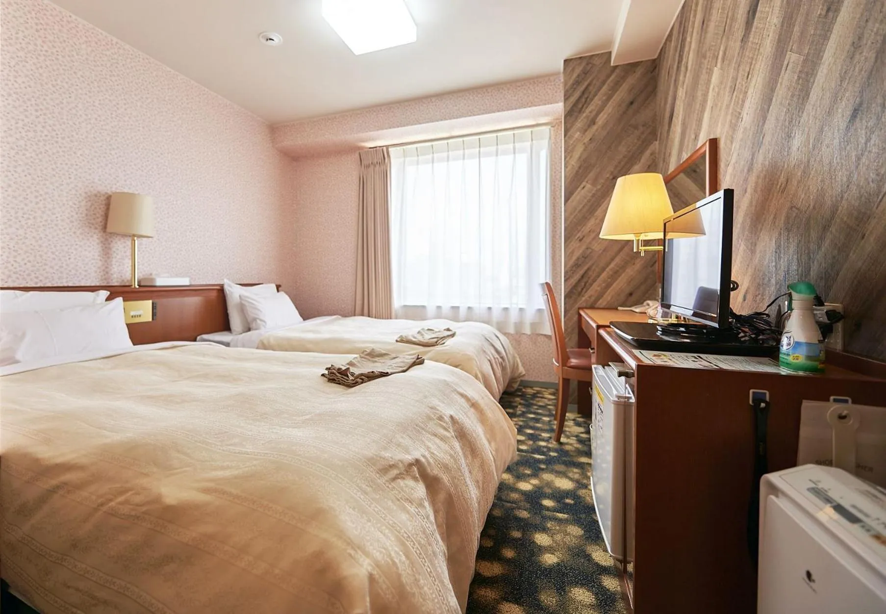 Standard Twin Room - Smoking in Annex Royal Hotel