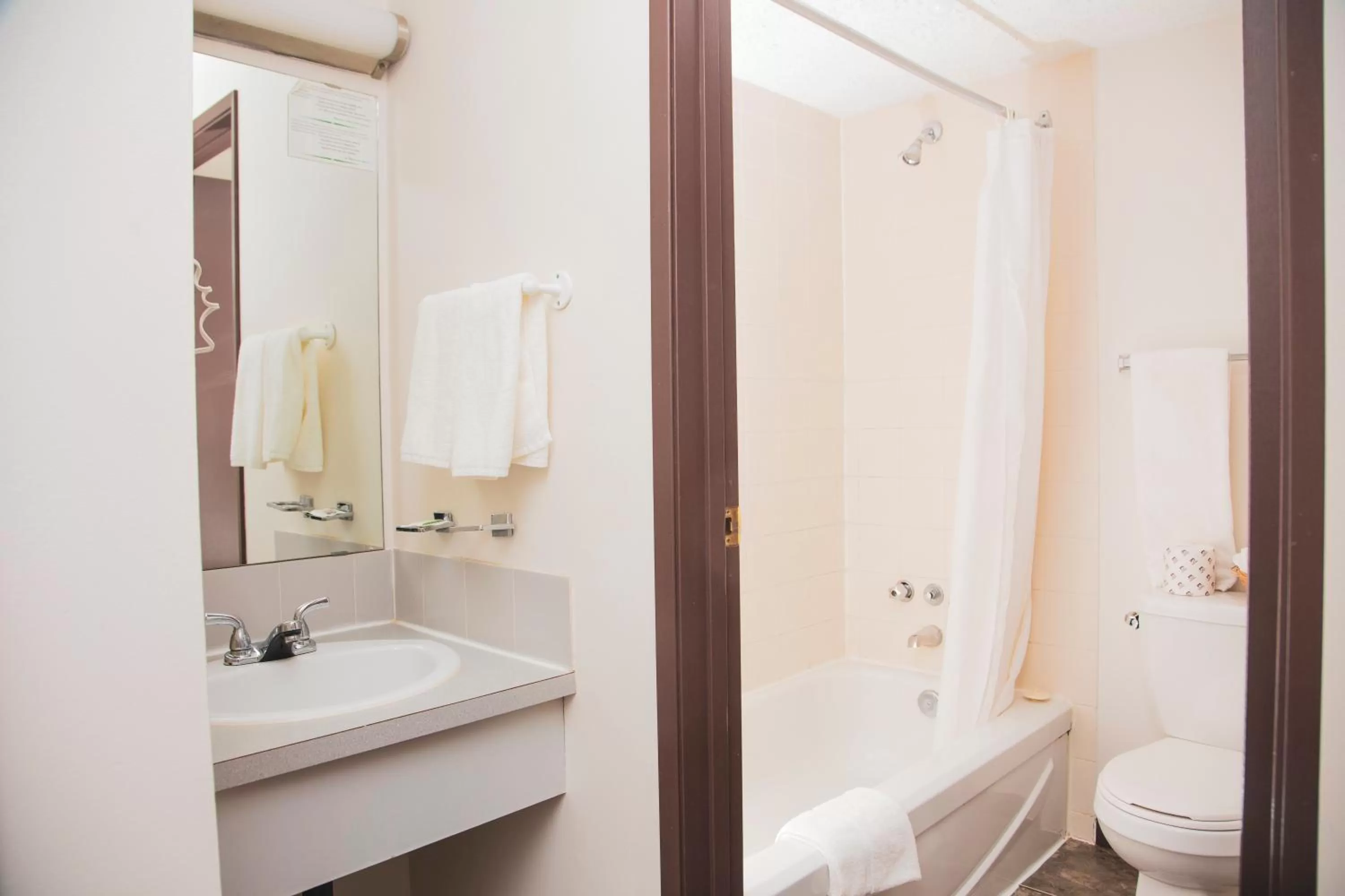 Standard Queen Room in Happy Day Inn