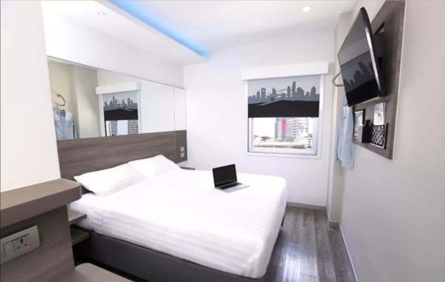 Double Room in Red Planet Manila Binondo