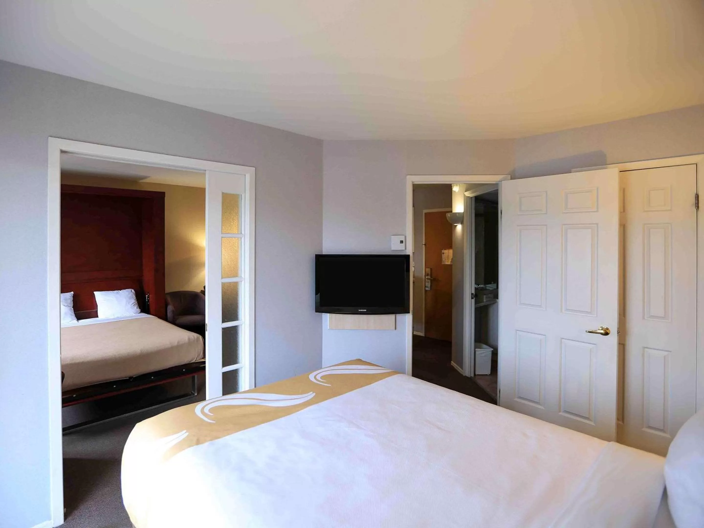 Queen Suite with Two Queen Beds - First Floor - Non-Smoking in Hotel Quality Suites