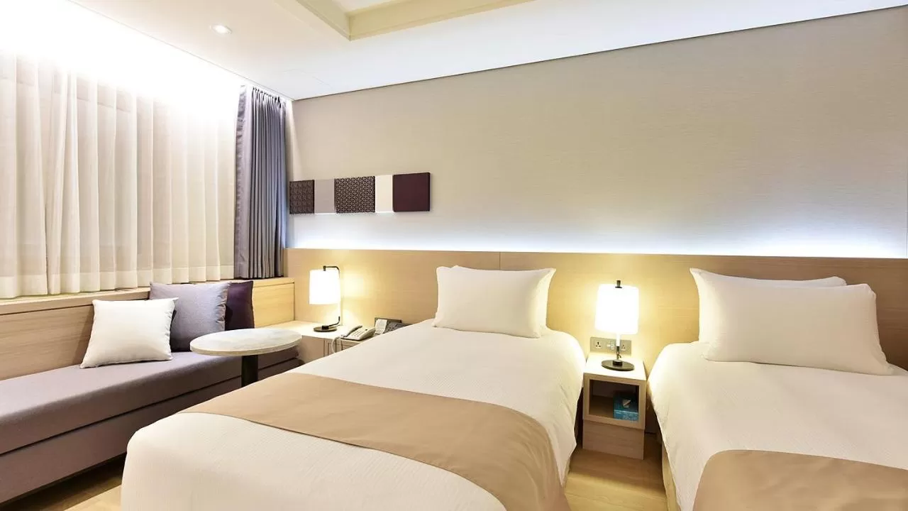 Standard Twin Room in Pacific Hotel