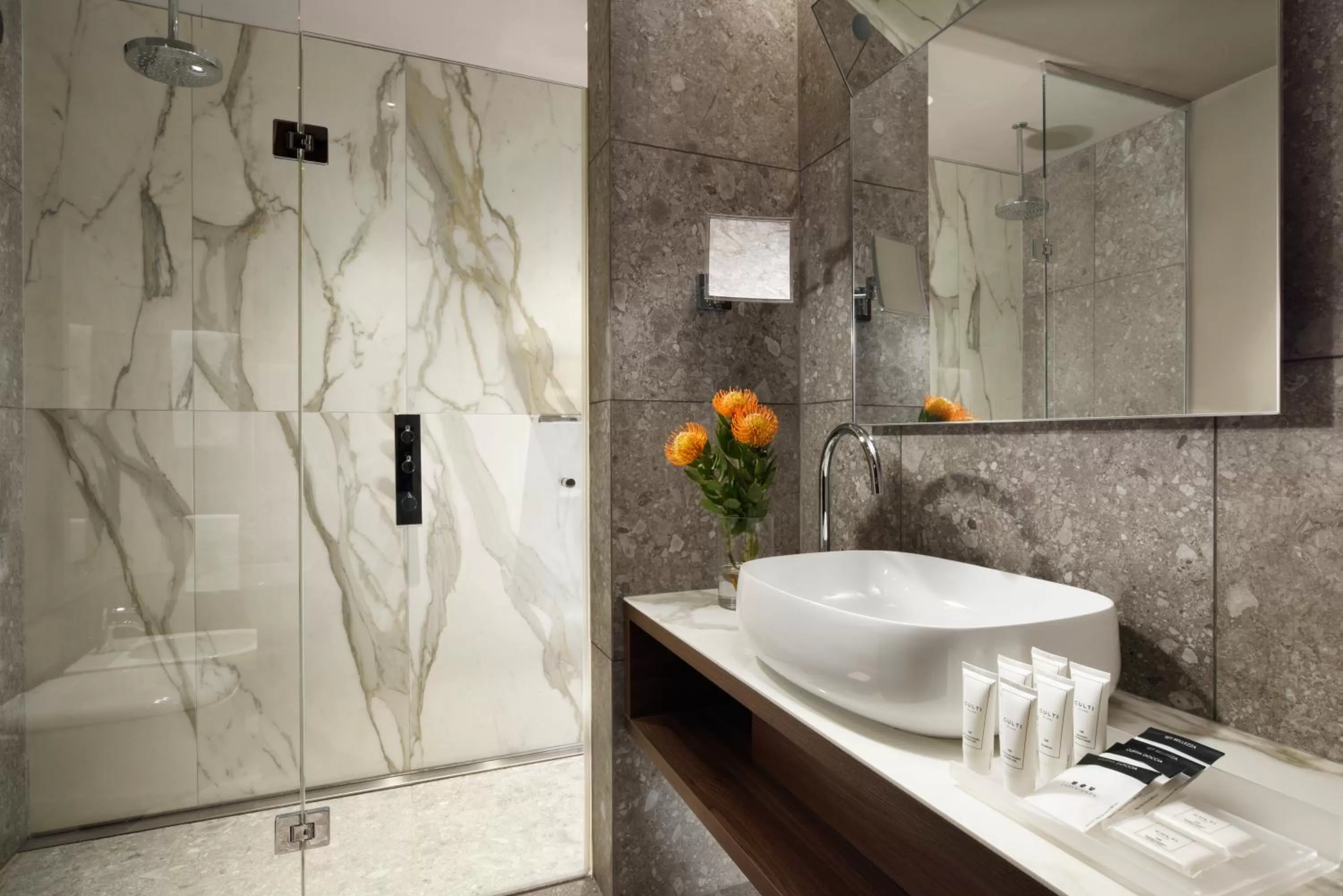 Deluxe Double Room with City View - Single Use in Milano Verticale | UNA Esperienze