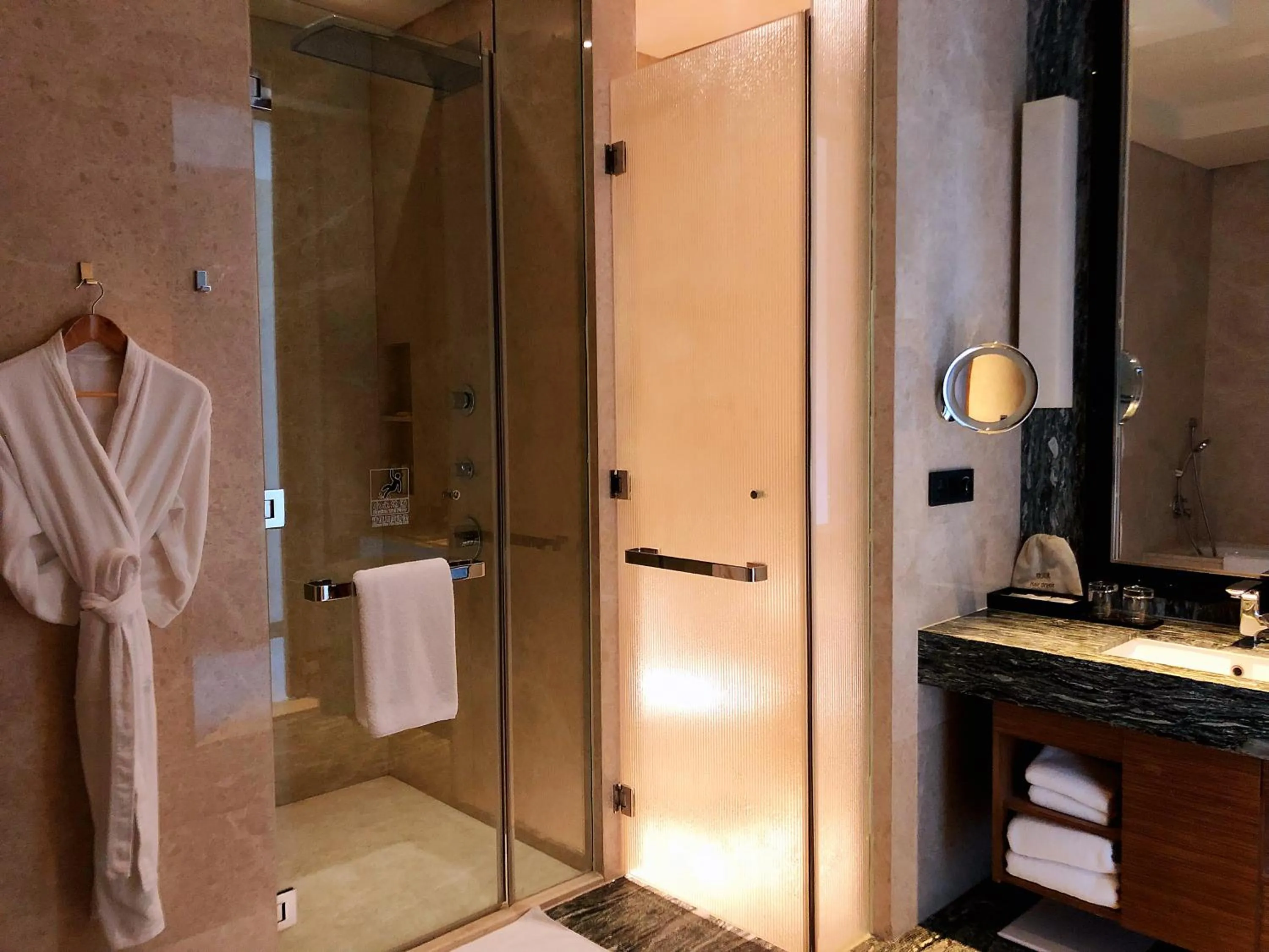 Deluxe King Room in Hyatt Regency Guiyang