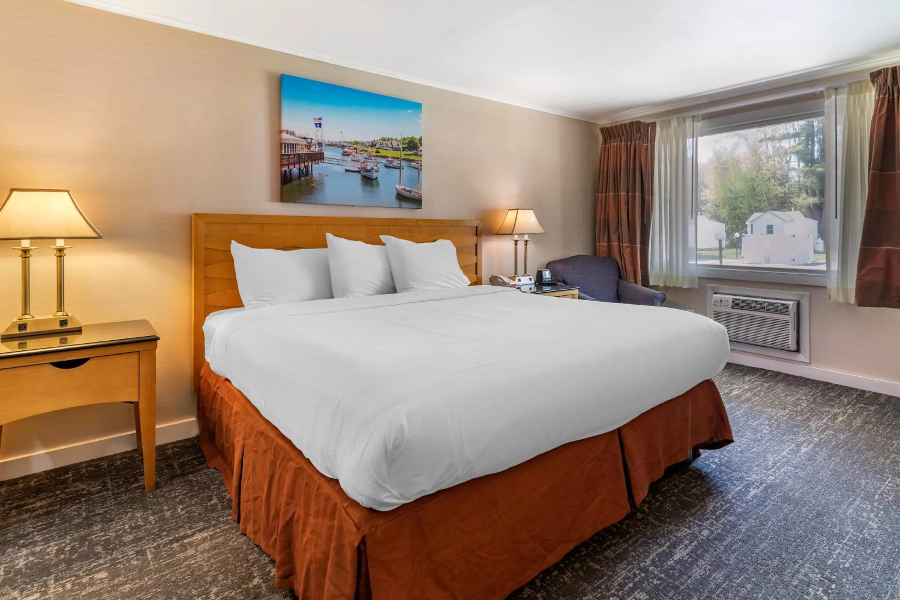 Standard 1 King Room       in Anchor Inn and Cottages Wells-Ogunquit