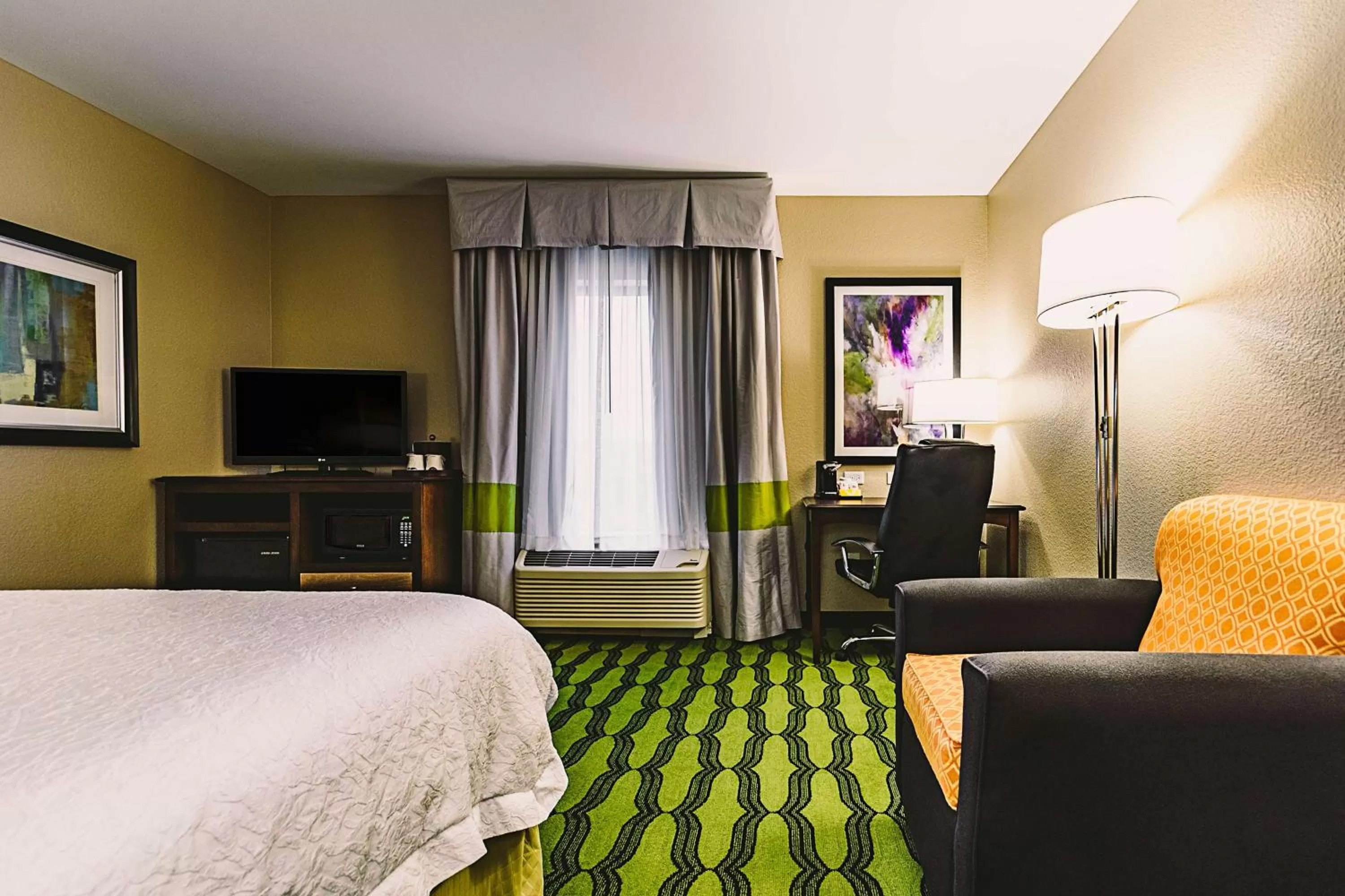 King Room - Hearing Access/Non-Smoking in Hampton Inn Niagara Falls/ Blvd