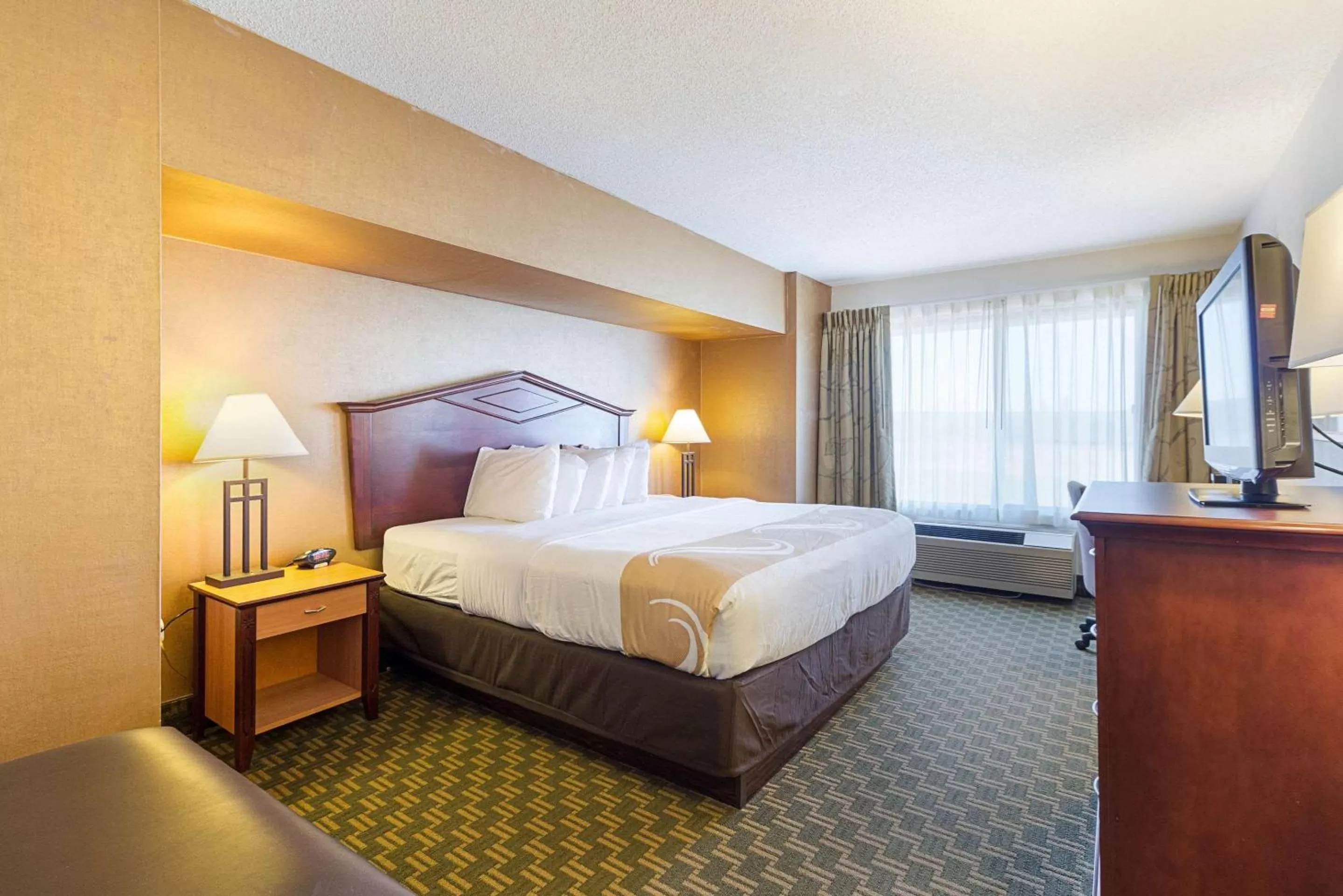 King Room - Non-Smoking in Quality Inn Fairmont