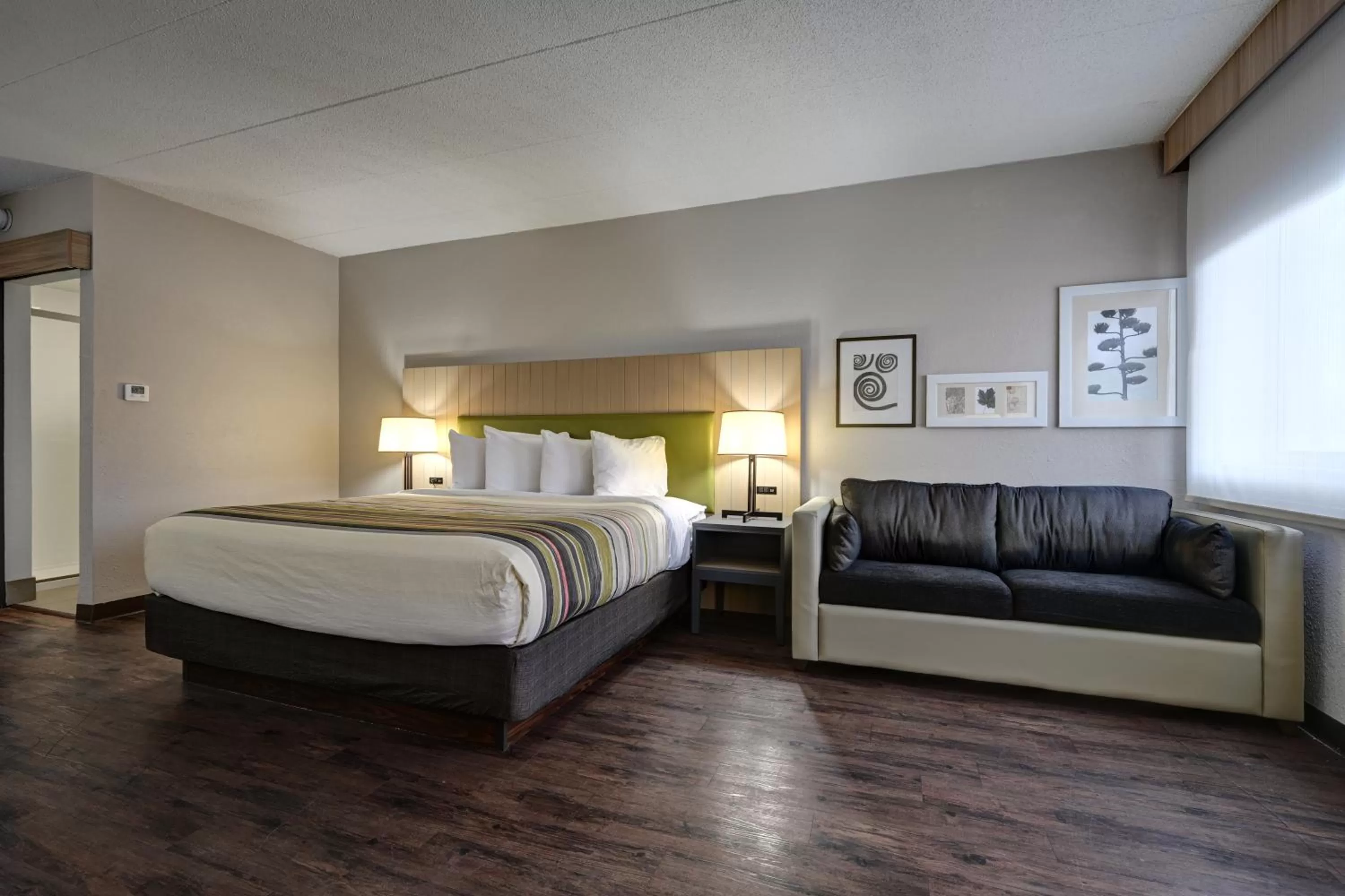 King Suite - Non-Smoking in Country Inn & Suites by Radisson, Pierre, SD