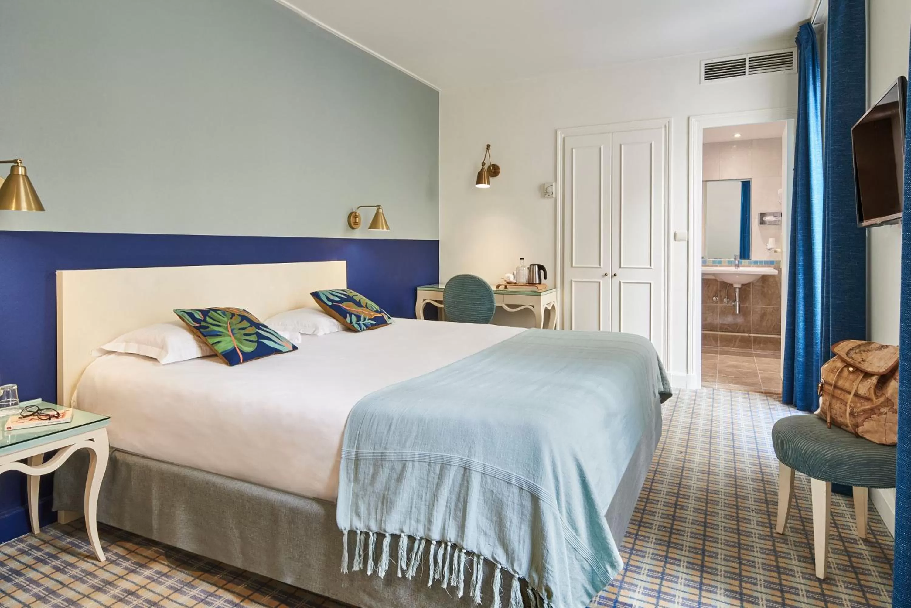 Superior Double or Twin Room in Hotel Etoile Saint Ferdinand by Happyculture