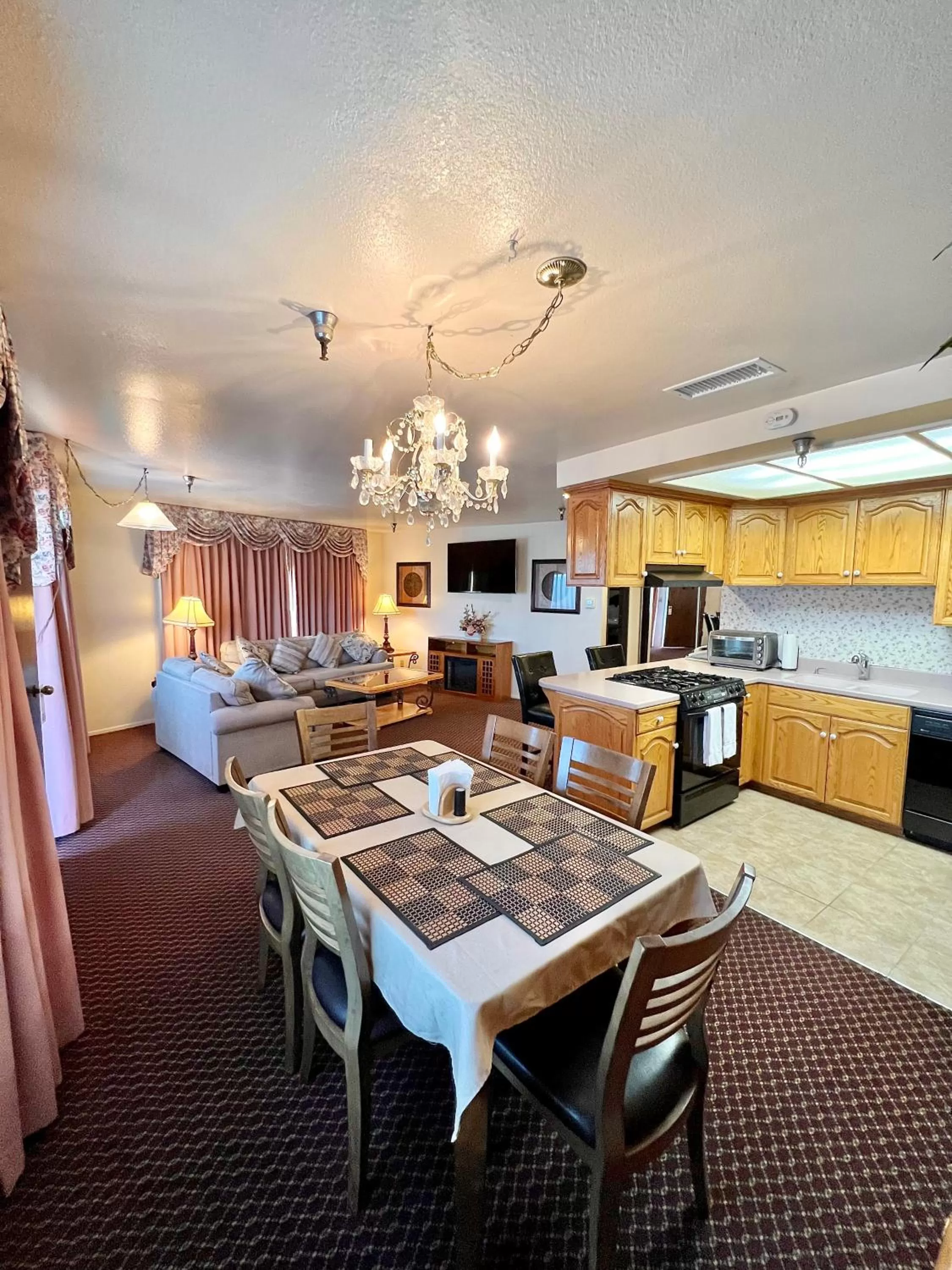 Two-Bedroom Suite - single occupancy in Oakridge Inn