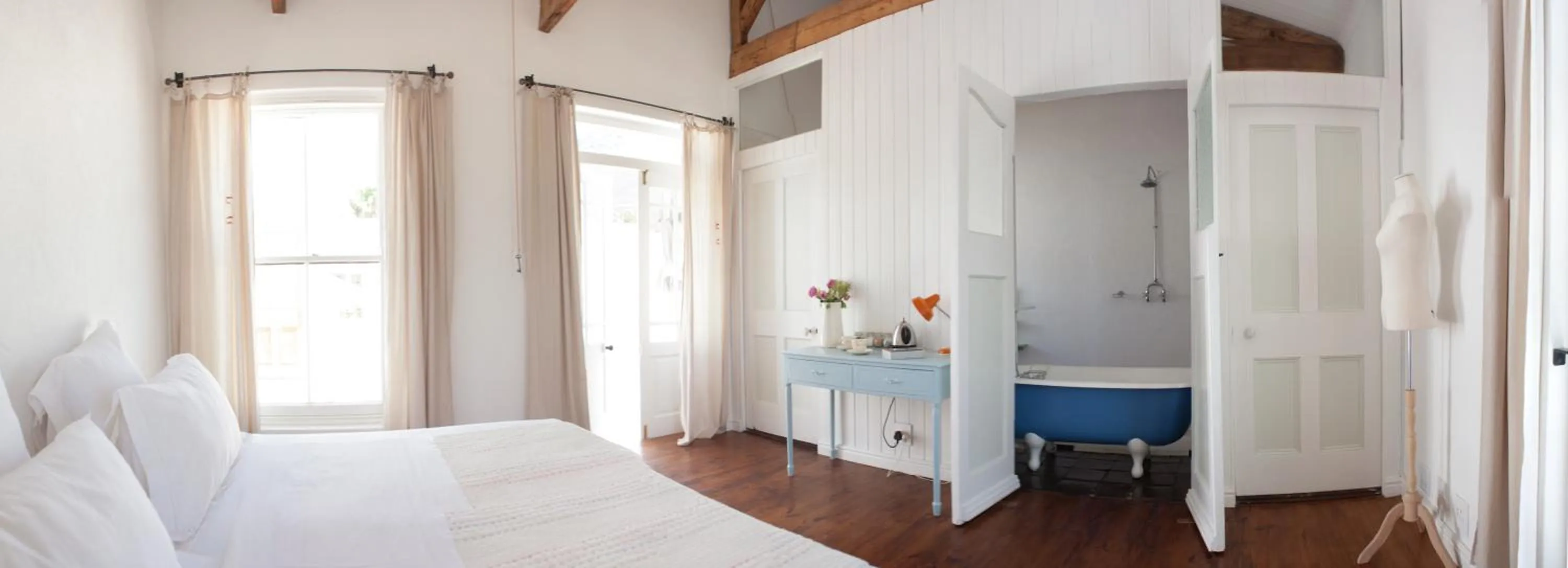 King Room with Mountain View in La Grenadine Petit Hotel