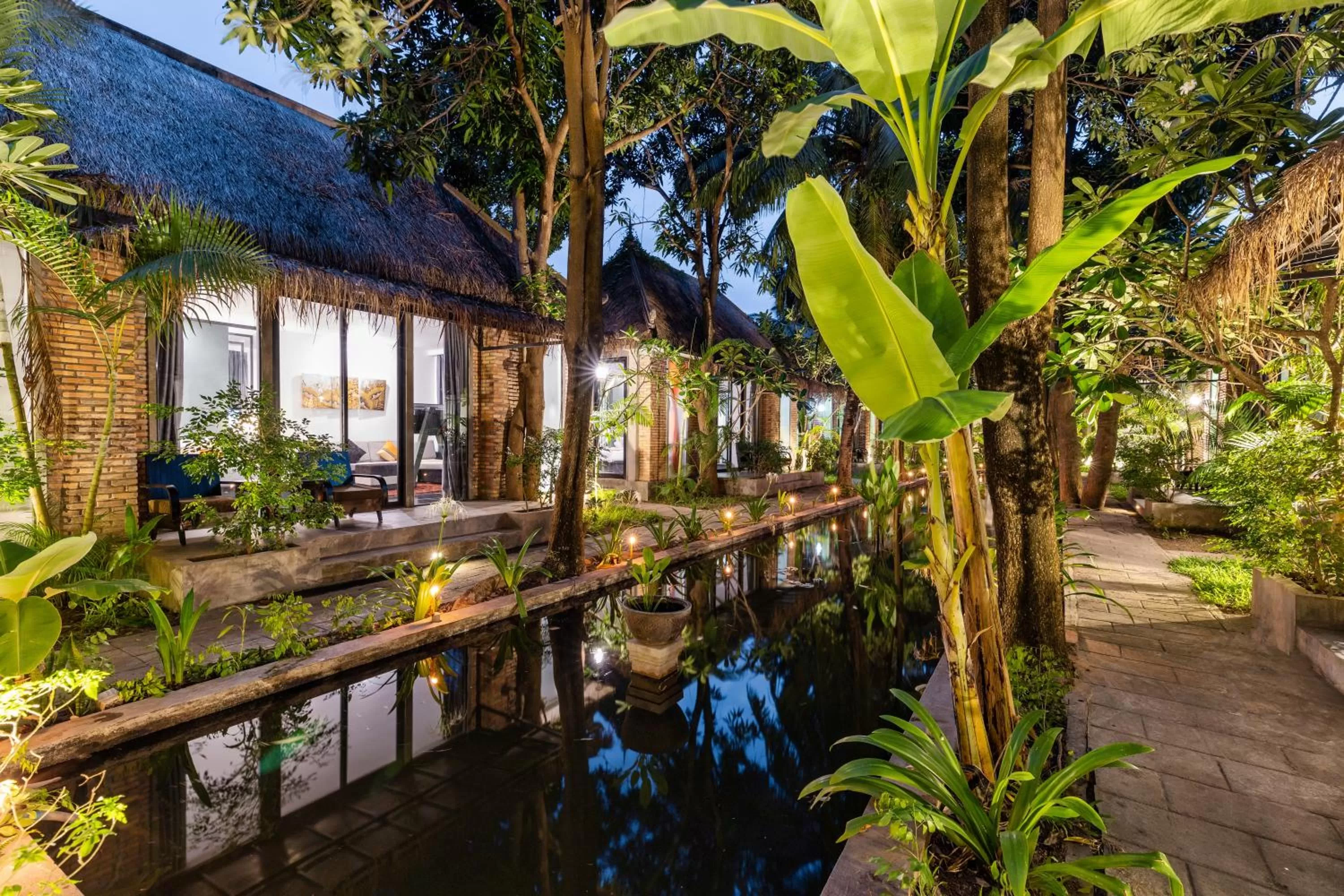 Deluxe Queen Room with Terrace - Free Pickup in Maison Gen Angkor