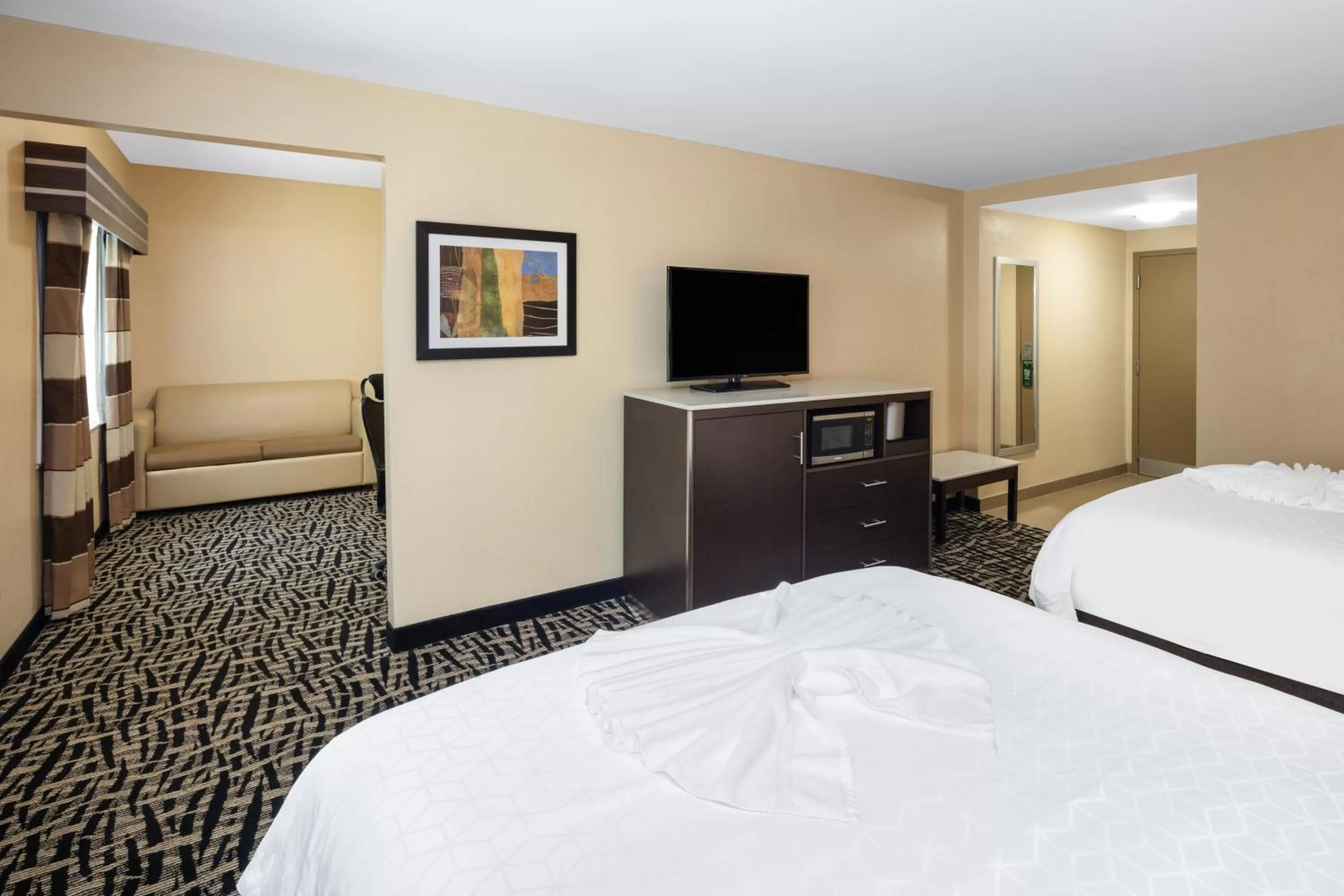 Queen Suite with Two Queen Beds in Holiday Inn Poughkeepsie by IHG