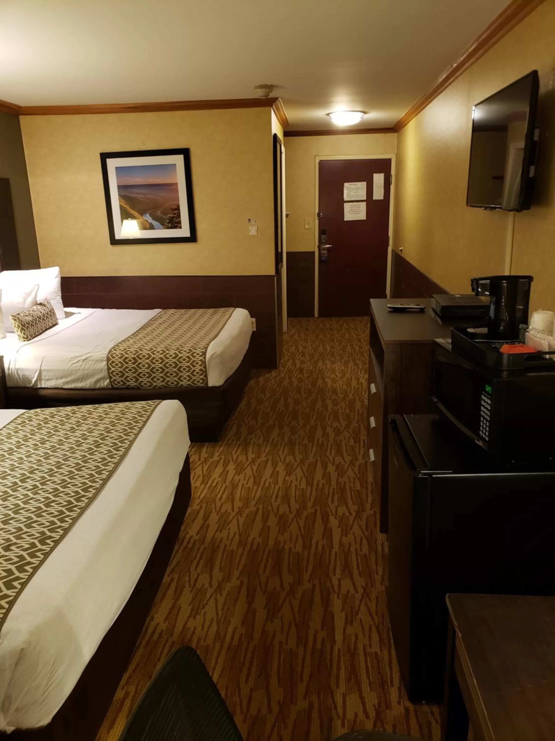 Queen Room With Two Queen beds Mobility Access / Non SMoking in Baymont by Wyndham Pompton Plains/Wayne