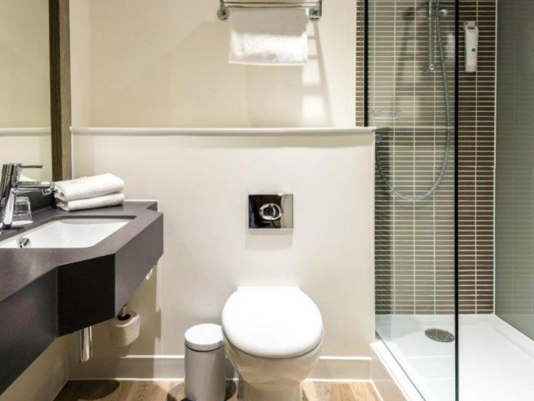 Standard Double Room with Sofa Bed in Holiday Inn Swindon by IHG