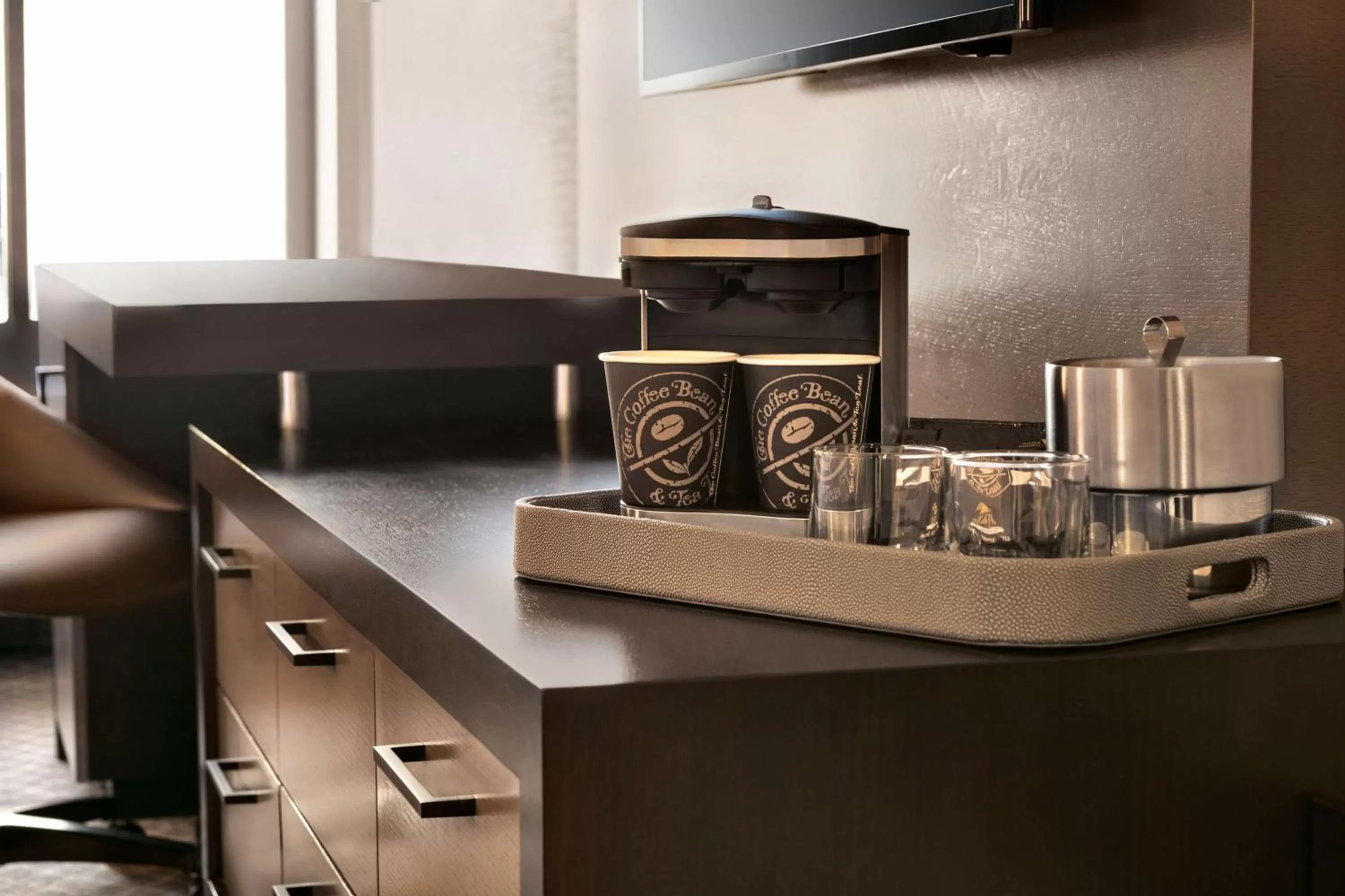 Queen Room with Two Queen Beds and Bath Tub - Mobility and Hearing Access in DoubleTree by Hilton McLean Tysons