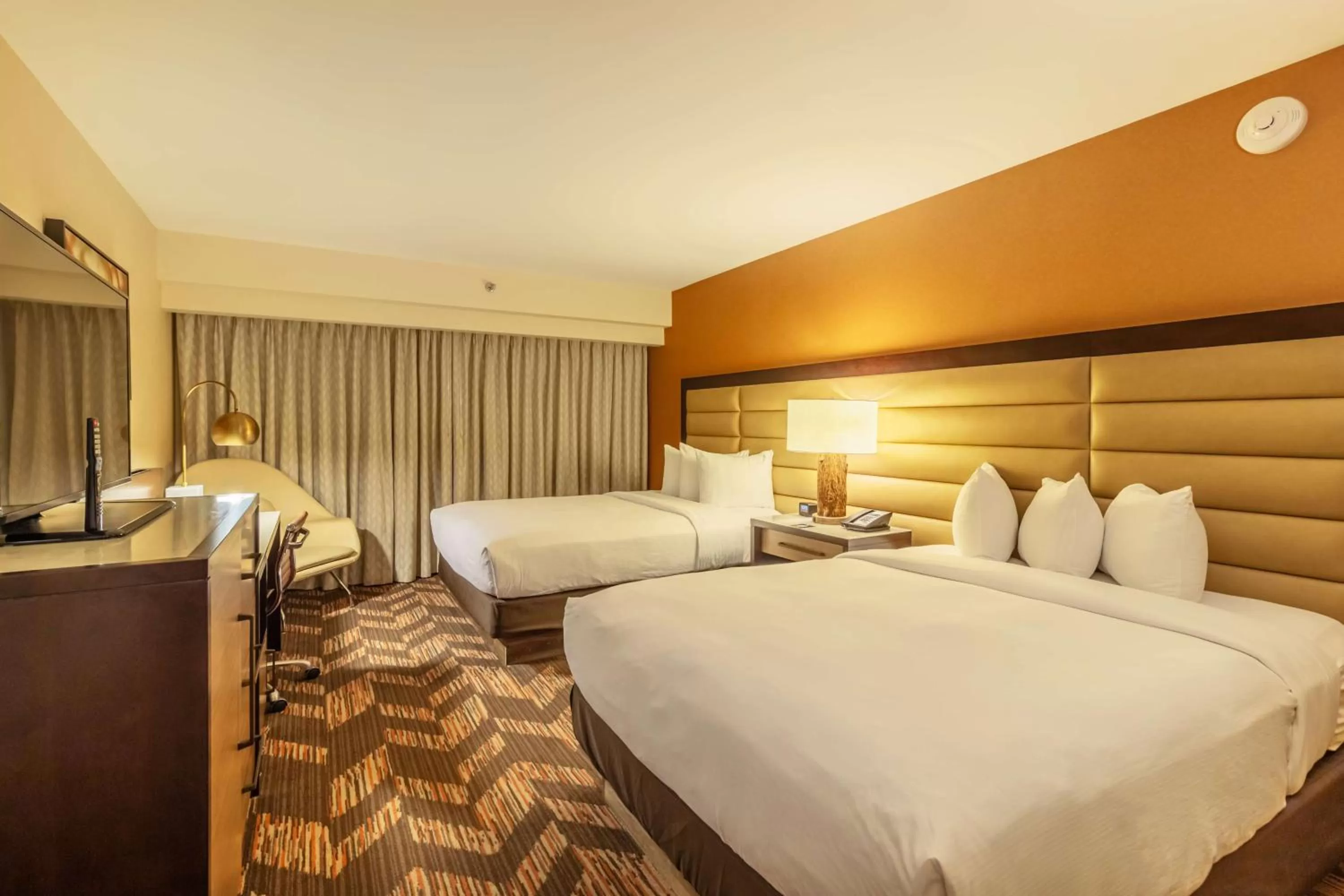 Queen Room - No View in DoubleTree by Hilton Lawrence