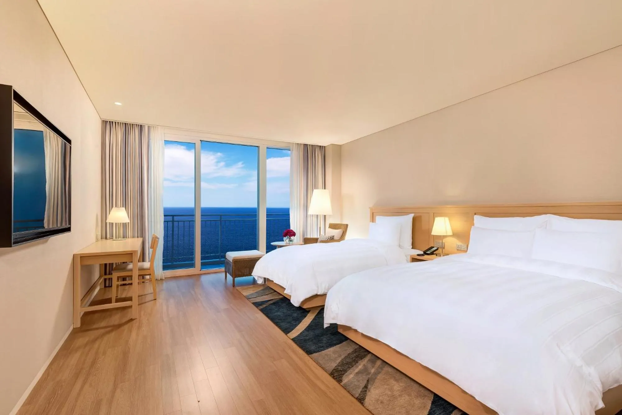 Deluxe Family Twin Room in Lotte Resort Sokcho
