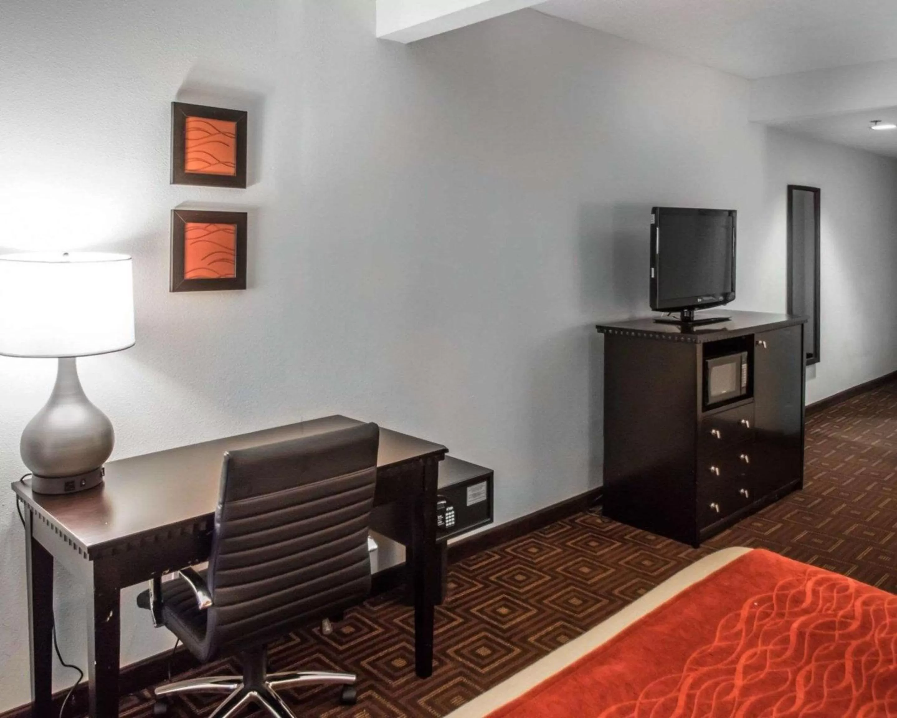King Suite with Sofa Bed - Non Smoking in Quality Inn & Suites NJ State Capital Area