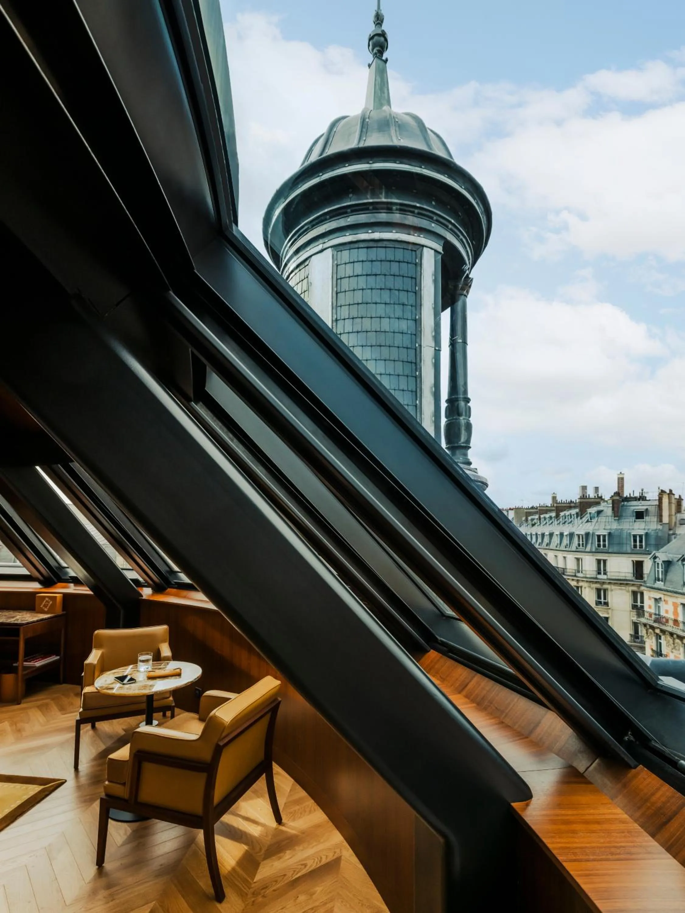 The Nest - Suite with Parisian rooftops View - Atelier in Hôtel Madame Rêve