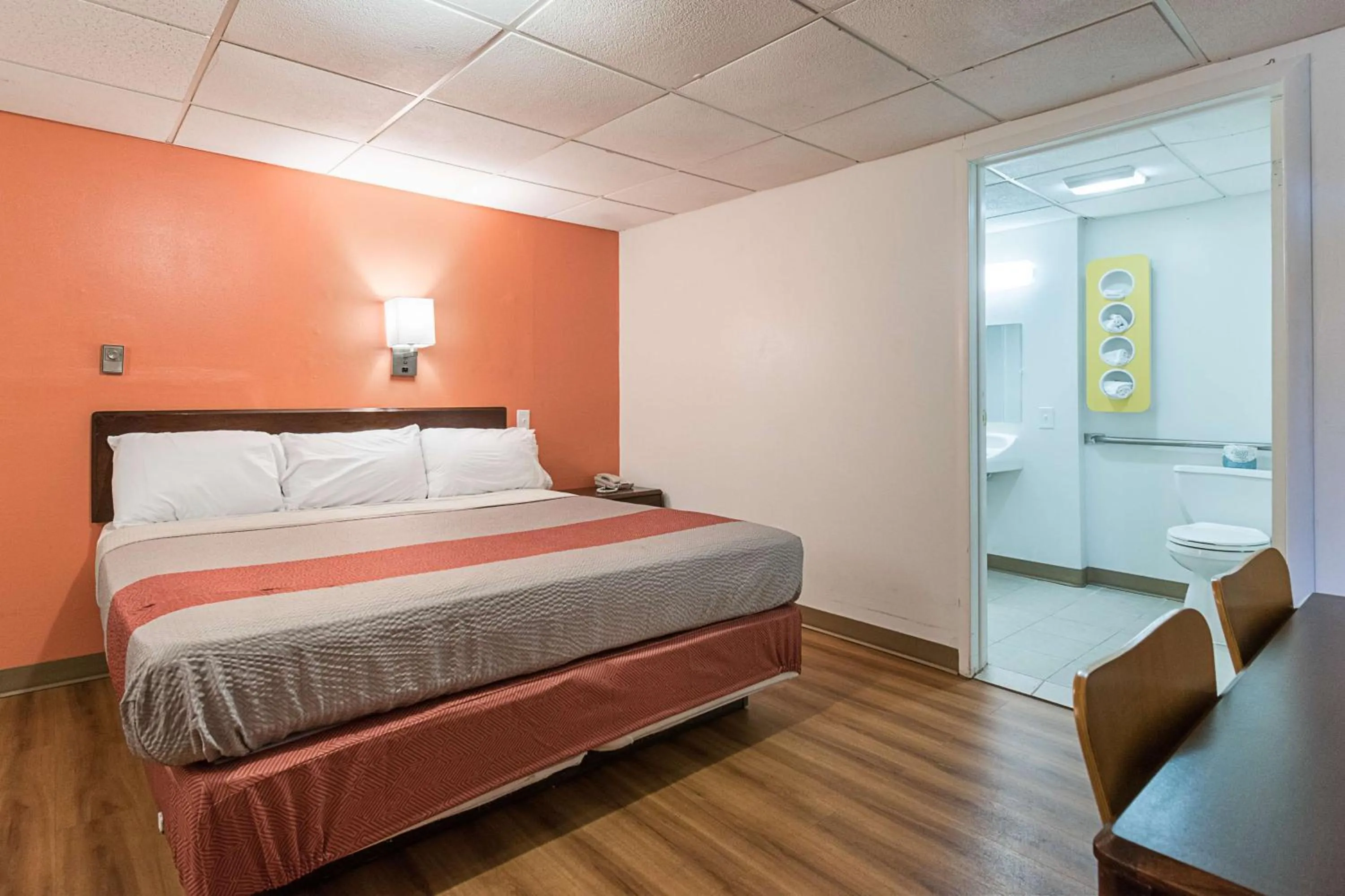 King Room - single occupancy - Disability Access - Non-Smoking in Motel 6-Frackville, PA