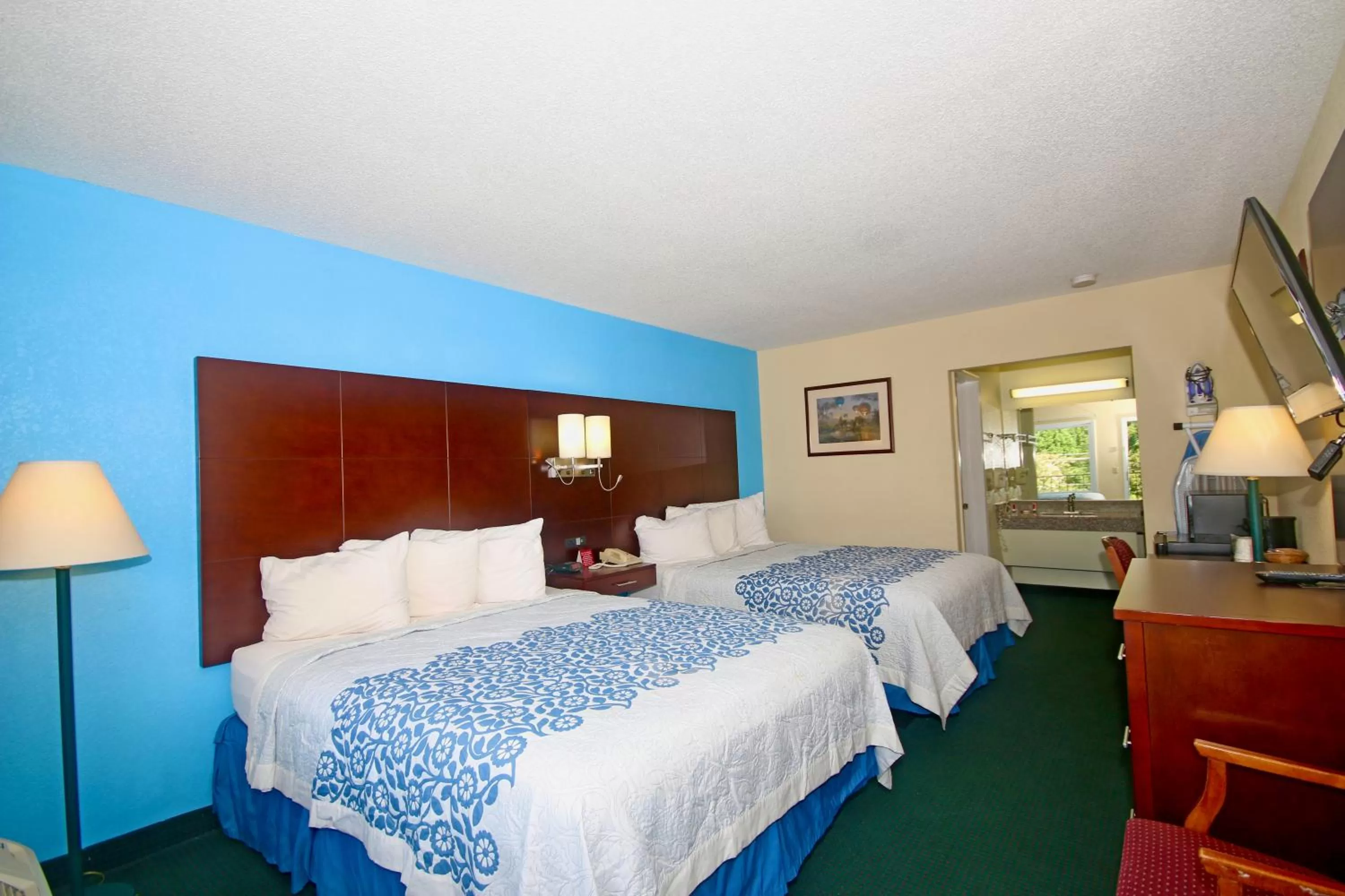 Queen Room with Two Queen Beds - Non-Smoking in Hamilton Inn Jonesville I-77