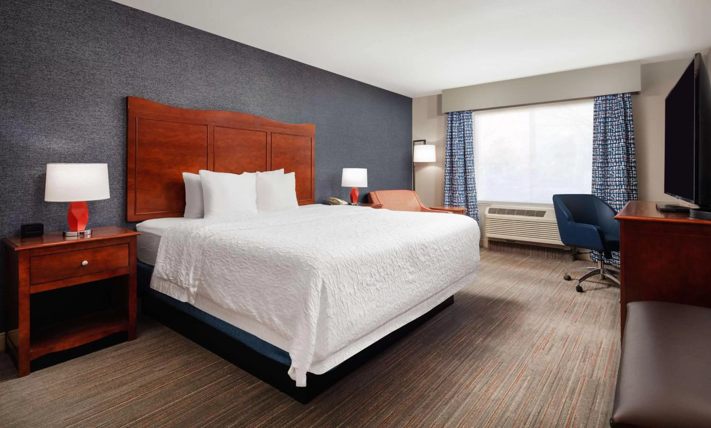 King Room with King Bed - Non-Smoking in Hampton Inn Medford