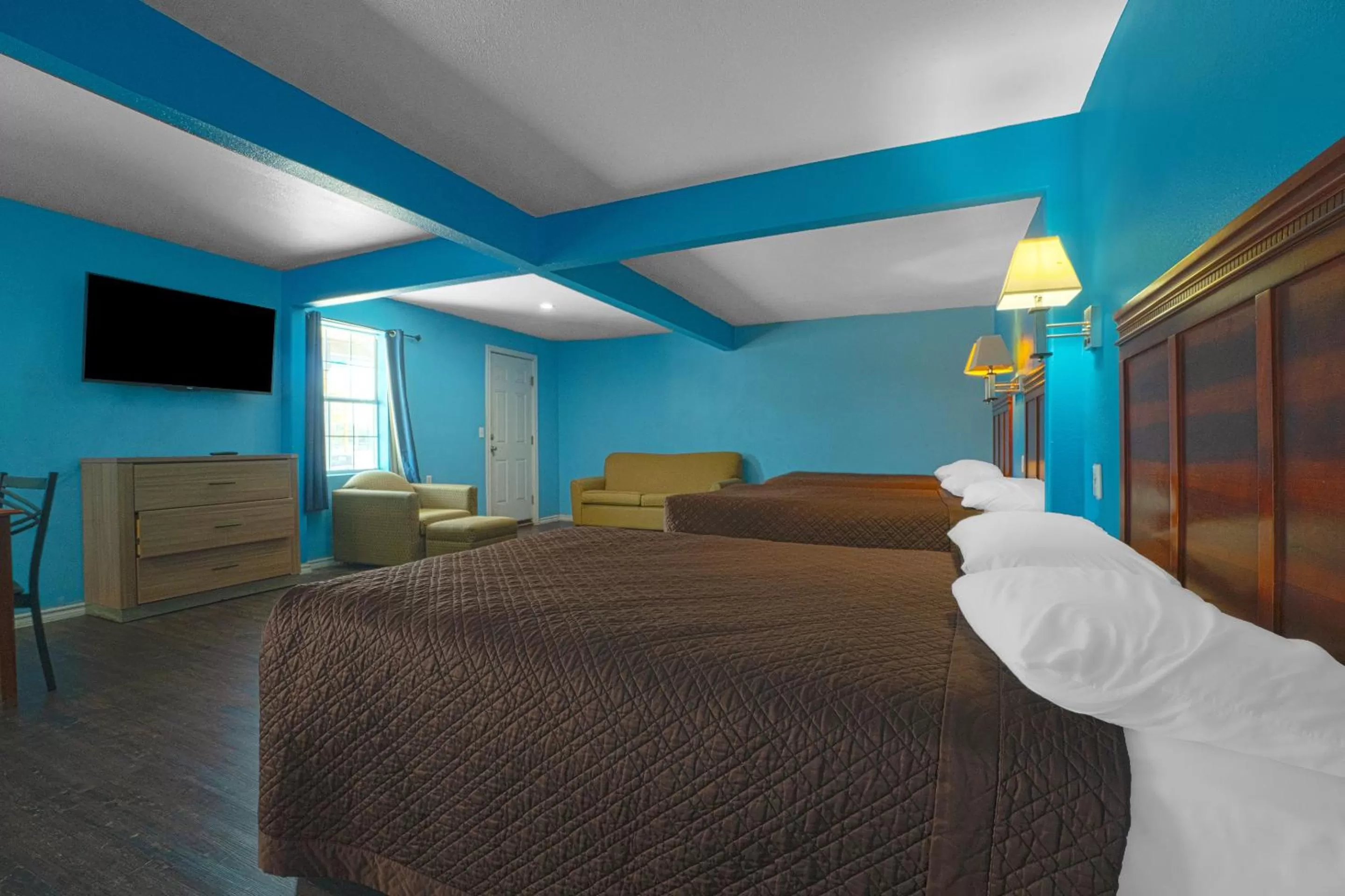 3 Full Bed with Kitchenette in Plaza Motel Corpus Christi by OYO