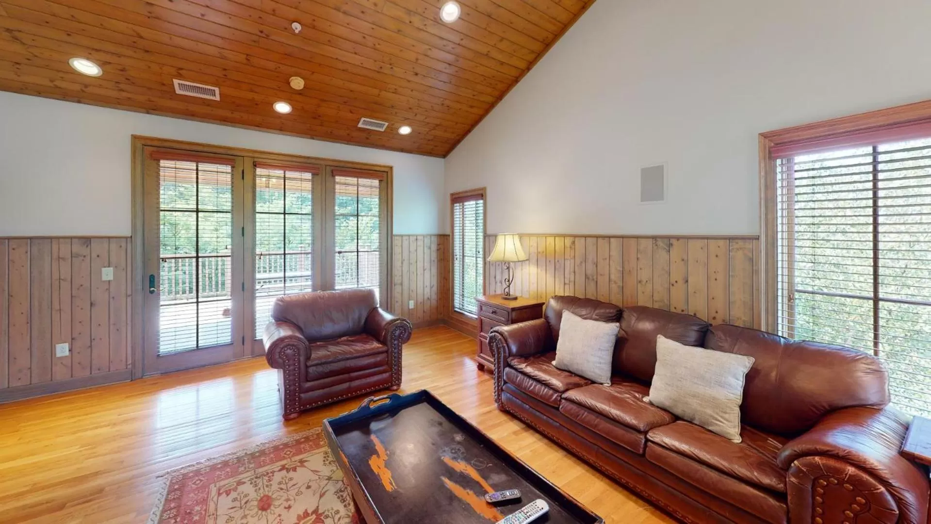 Apartment with Mountain View in Viewpoint Condominiums