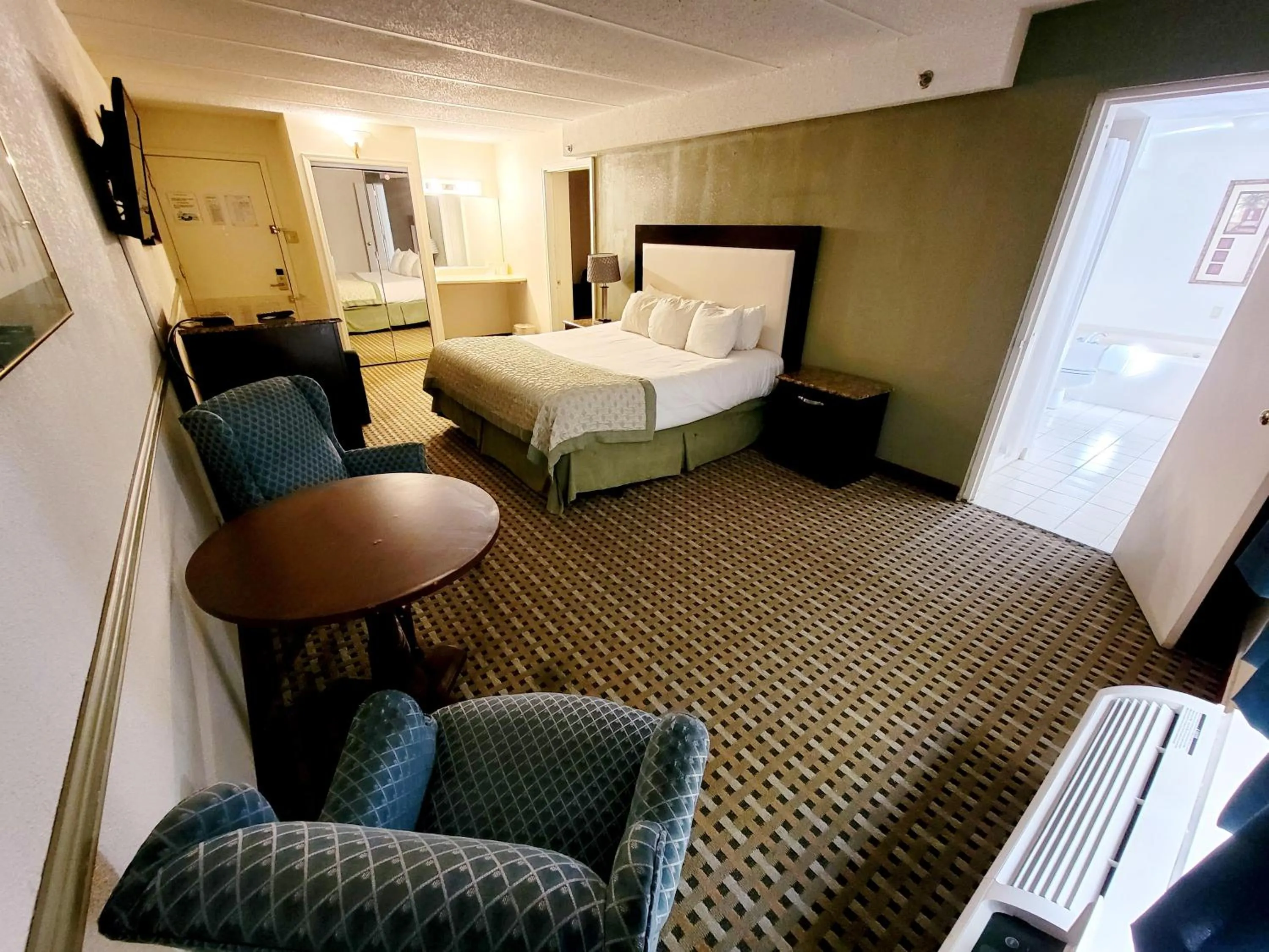 King Suite - Non-Smoking in Town Inn