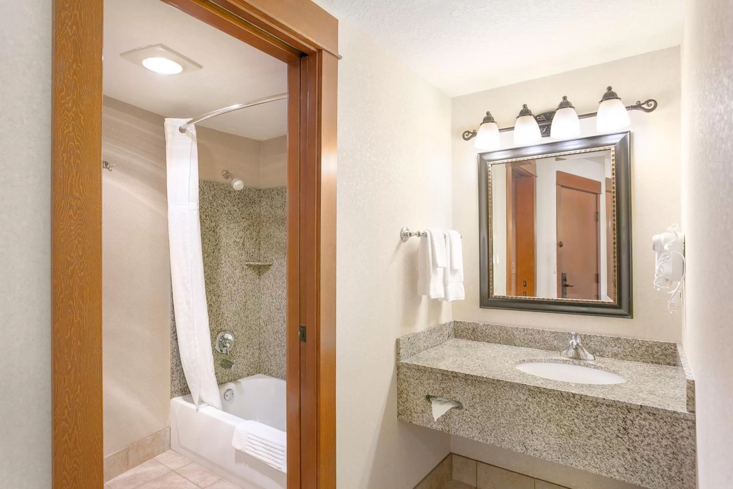 Queen Room - Mobility Accessible w/ Tub - Non Smoking in Kathryn Riverfront Inn, an Ascend Collection Hotel