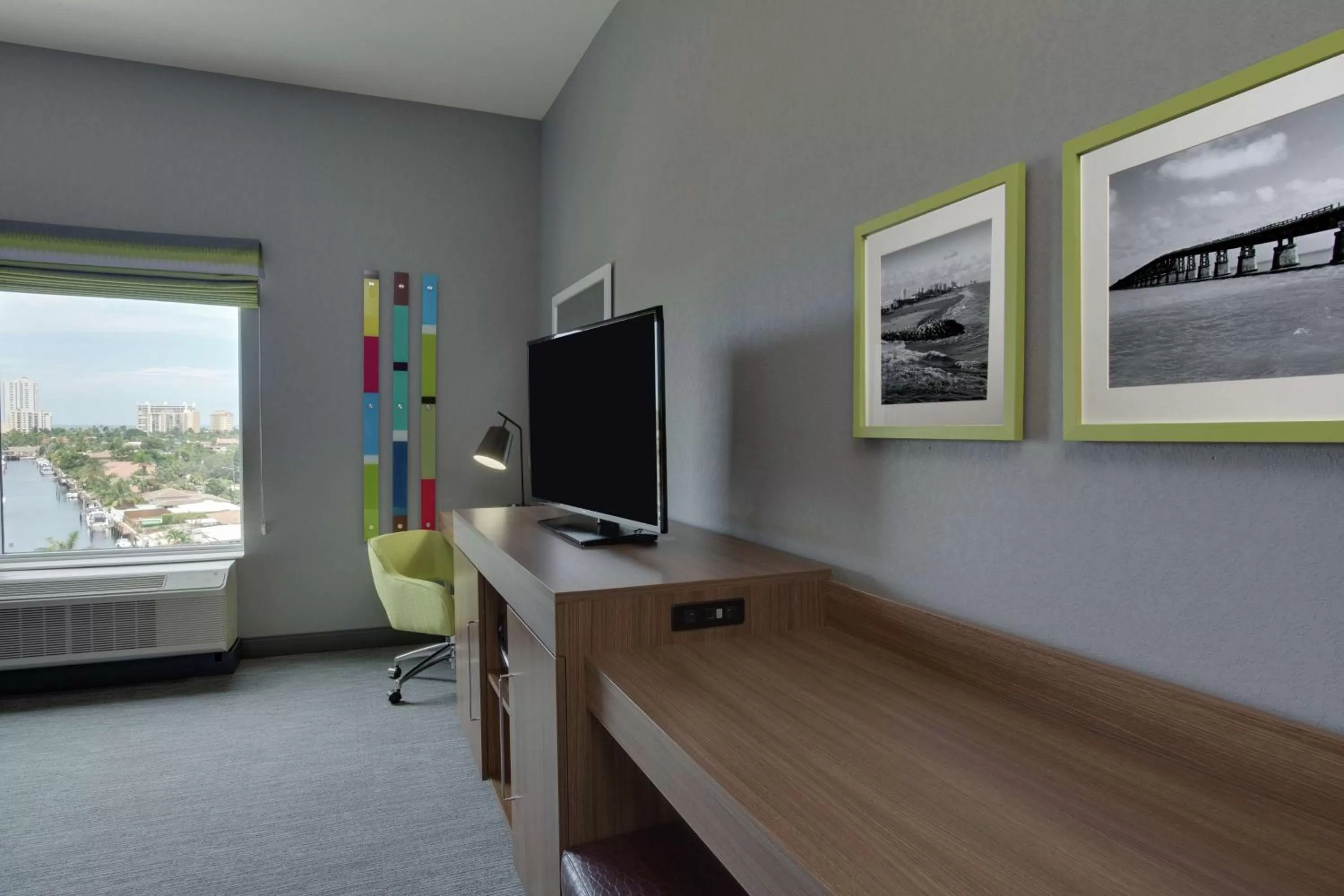 Queen Room with Two Queen Beds - Hearing Access/Non-Smoking in Hampton Inn Fort Lauderdale Pompano Beach