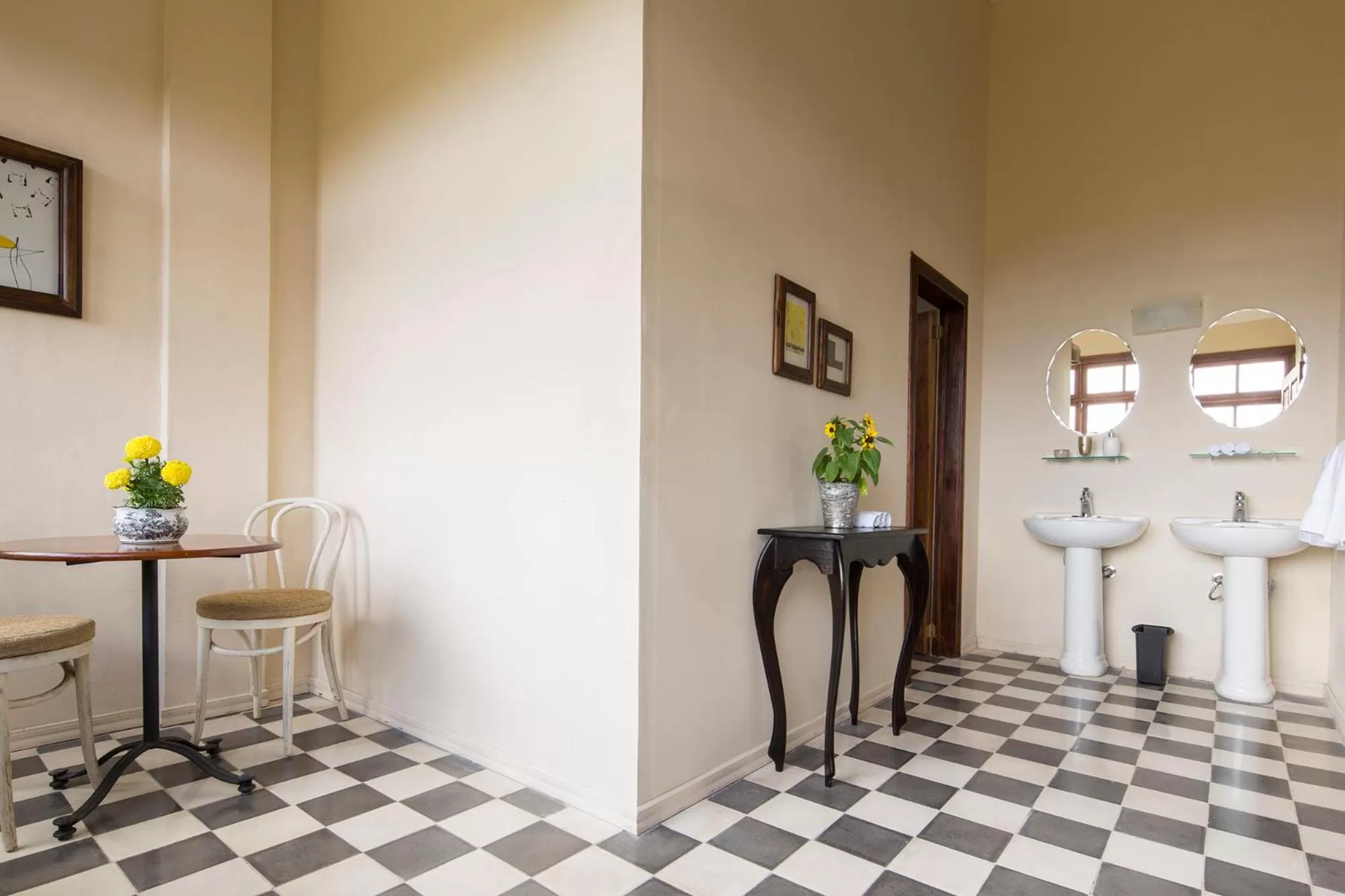 King Suite with Balcony in Villa San Ignacio