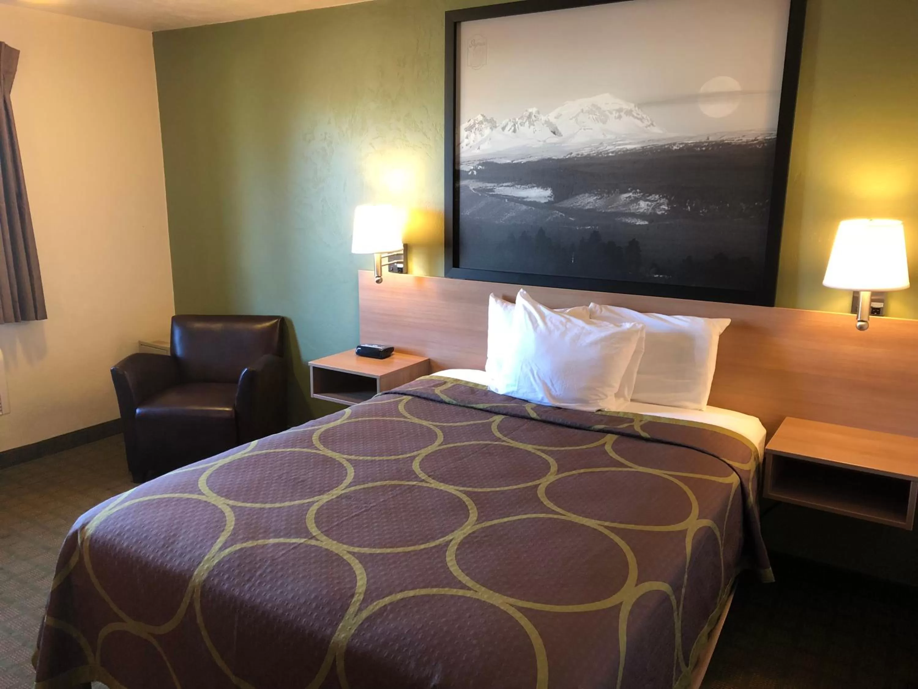 Queen Room - Mobility Access/Non-Smoking in Super 8 by Wyndham Bend