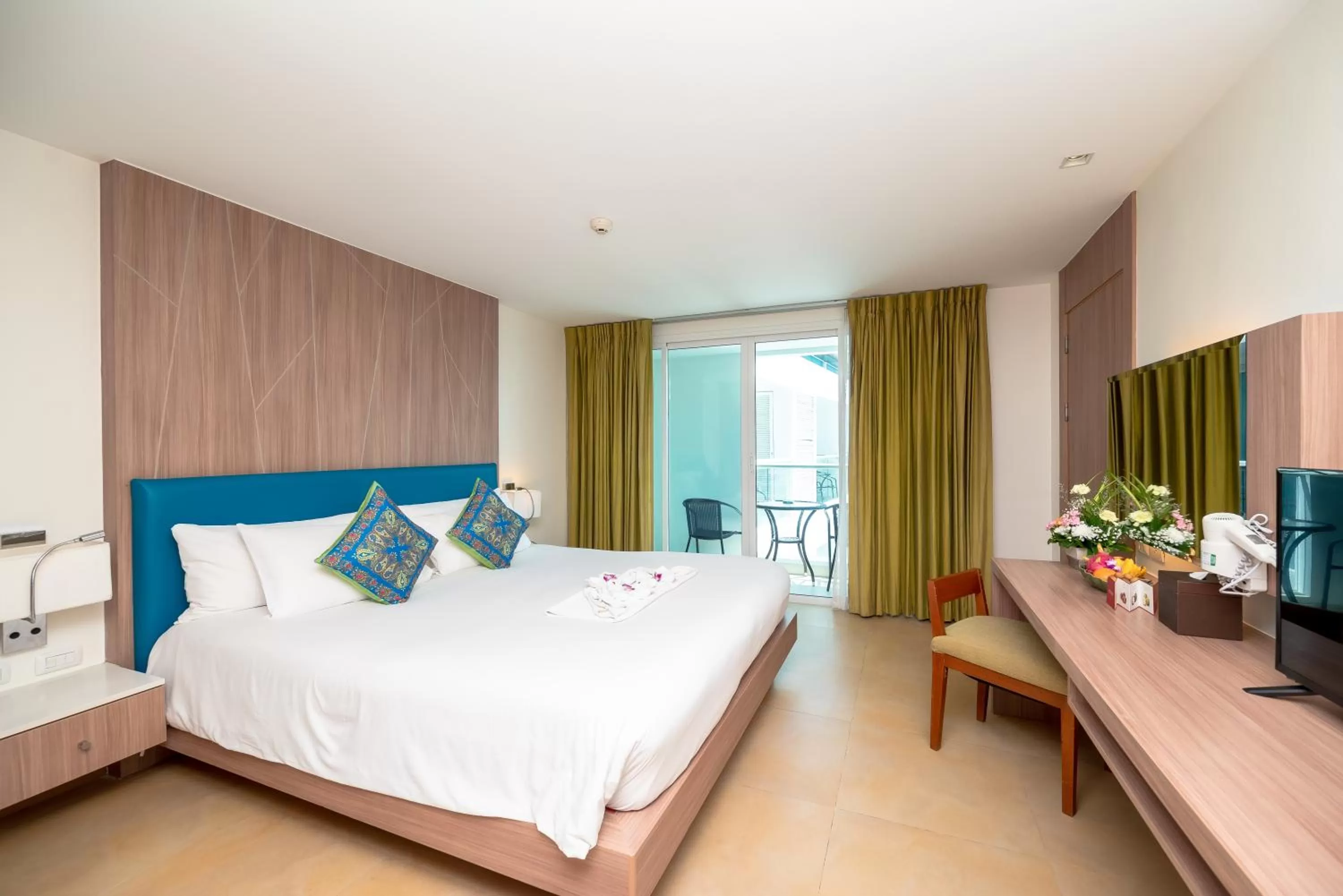 CENTARA FAMILY STUDIO - KING+BUNK BED+SOFA BED in Centara Pattaya Hotel
