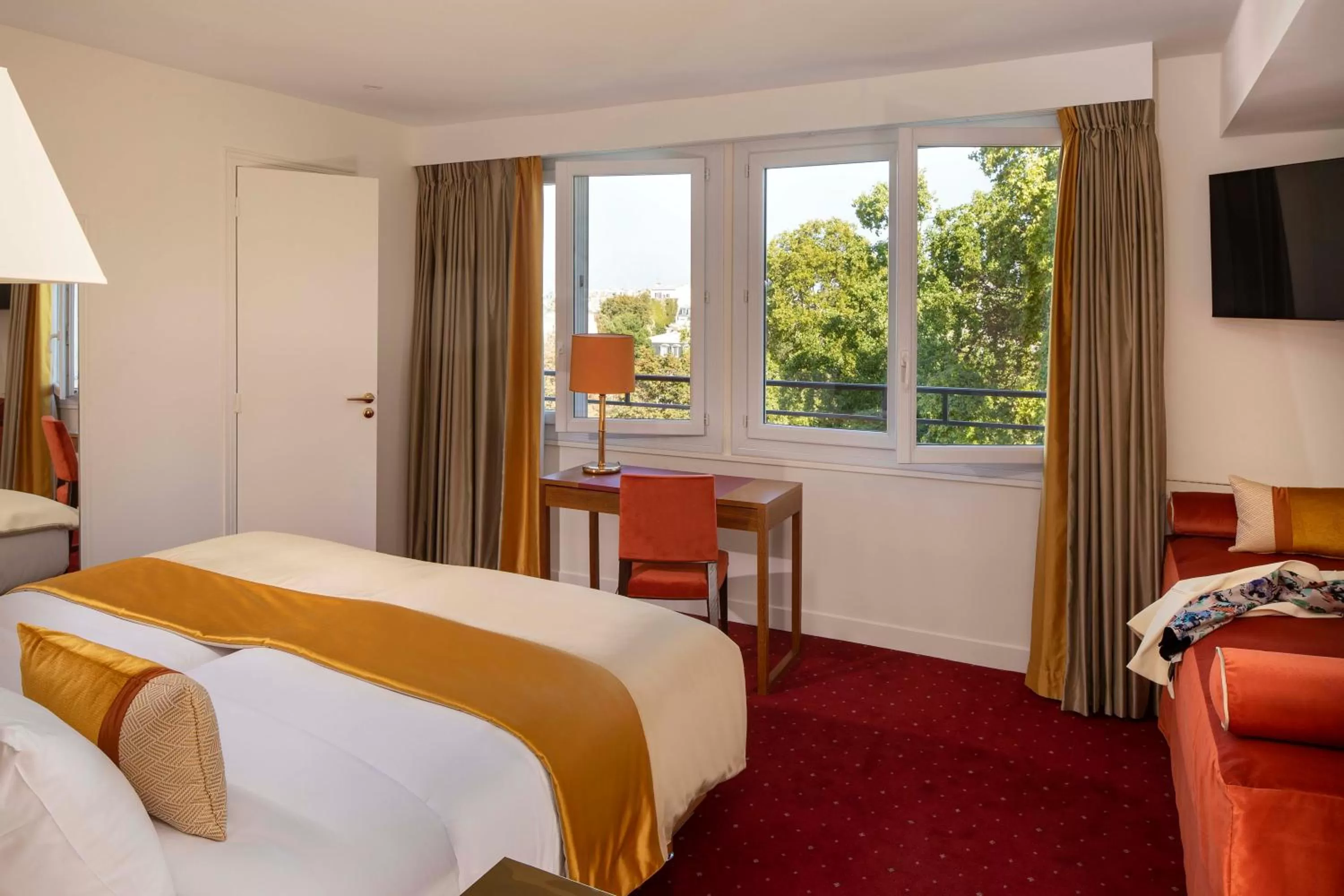 Deluxe Suite with Garden View  in Hotel De Suede Saint Germain