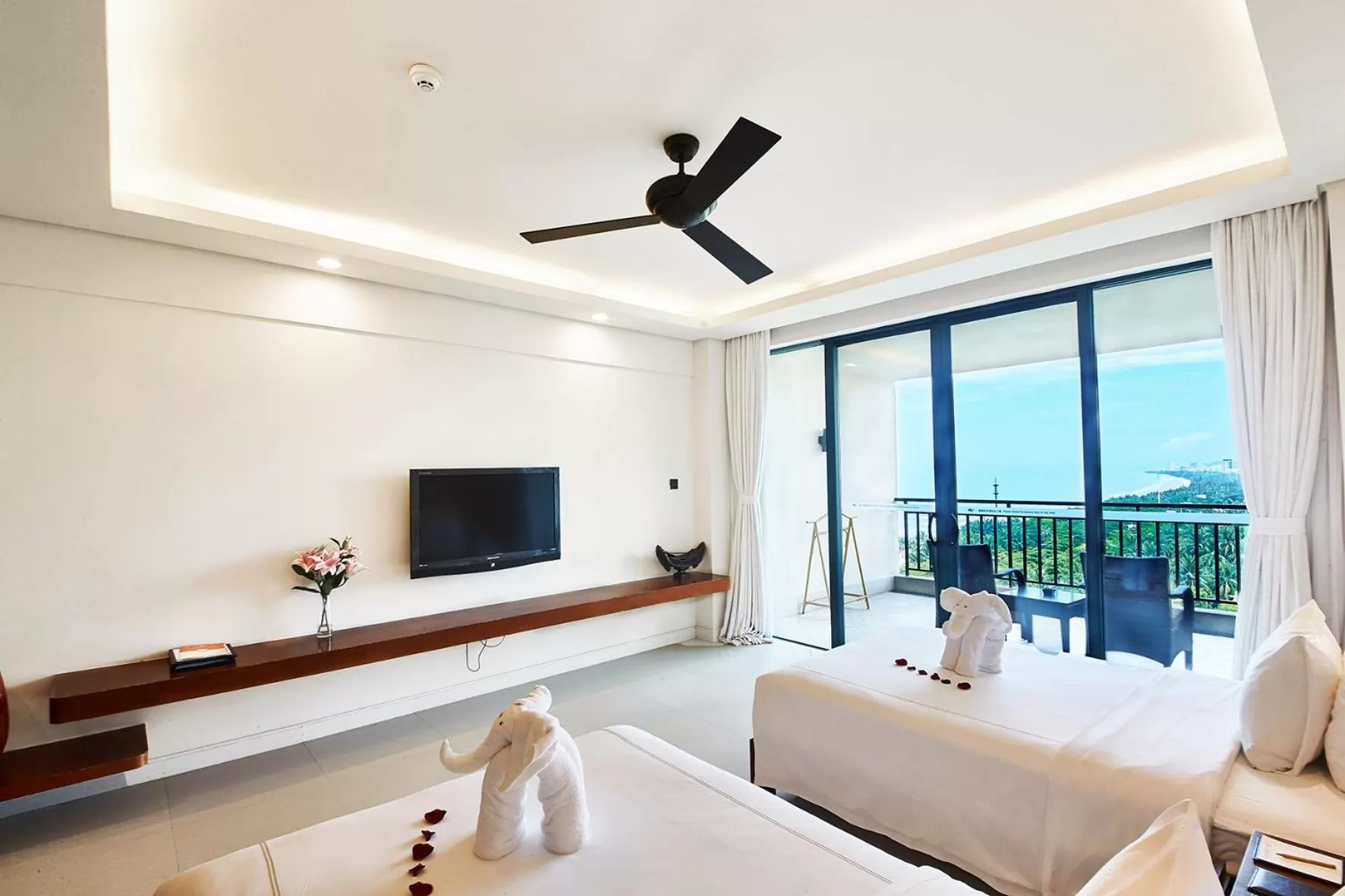Family Room with Sea View in Ocean Sonic Resort Sanya