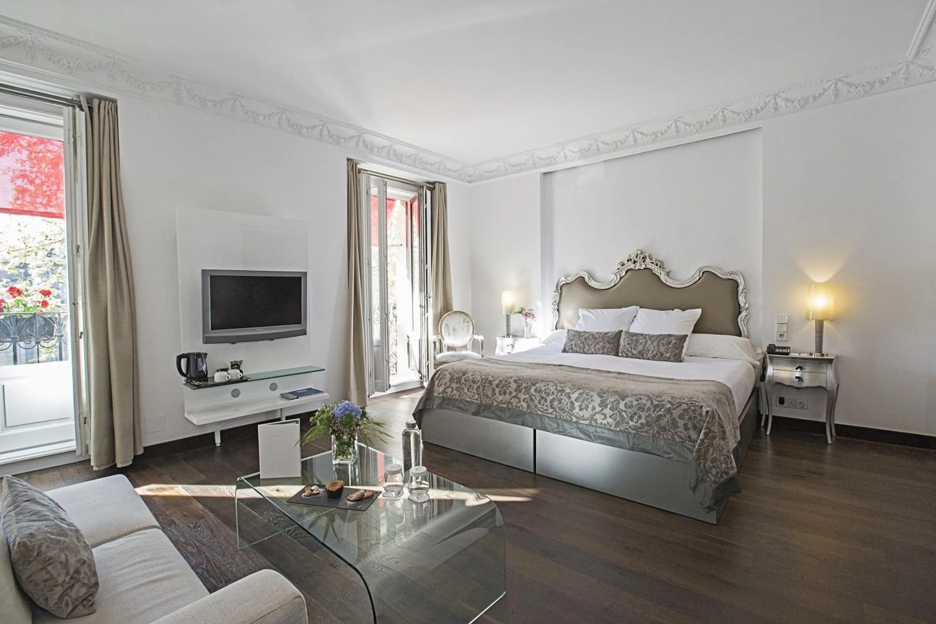 Deluxe Double or Twin Room with View in Hospes Puerta de Alcalá, a Member of Design Hotels
