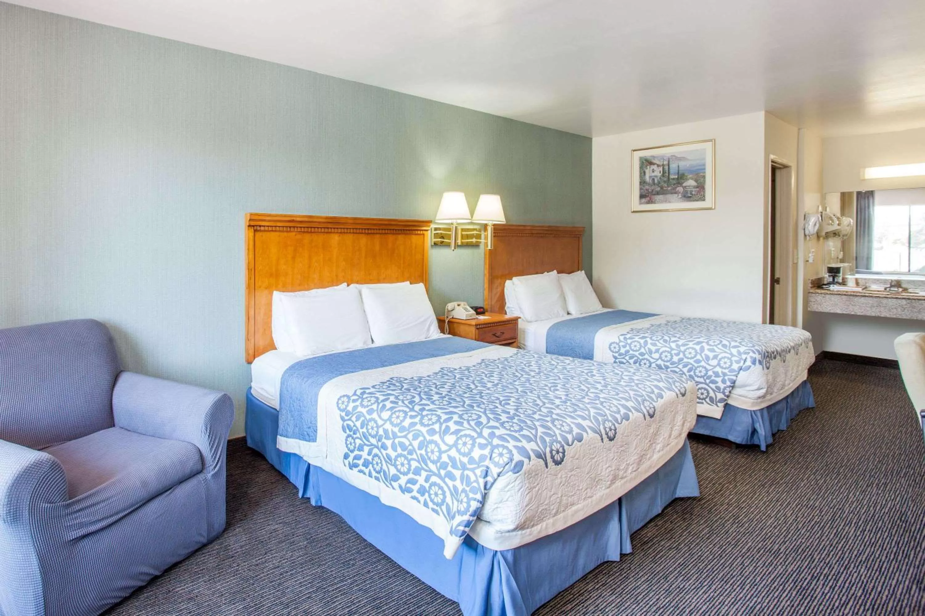 Queen Room with Two Queen Beds - Non-Smoking in Days Inn by Wyndham Anaheim Near the Park
