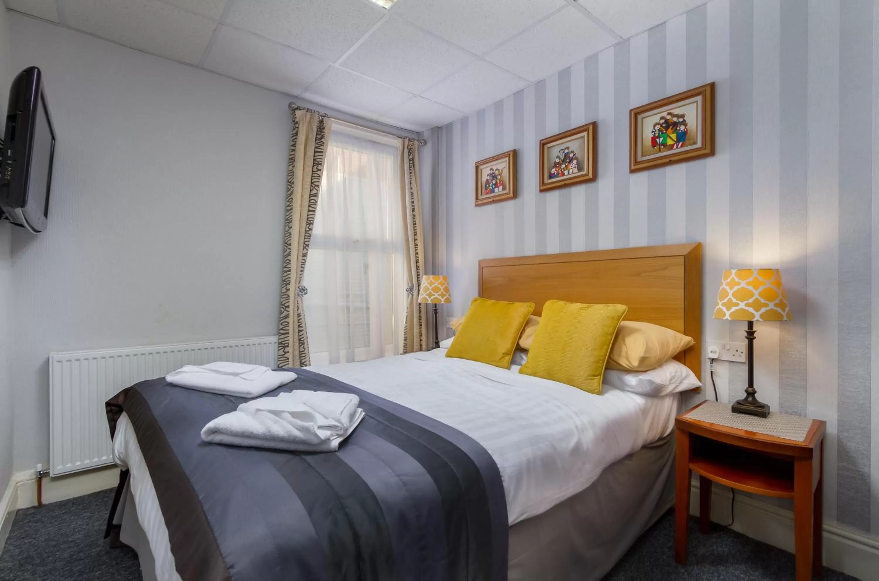 Standard Double Room in Adelaide Lodge - Town Centre - Opposite Winter Gardens