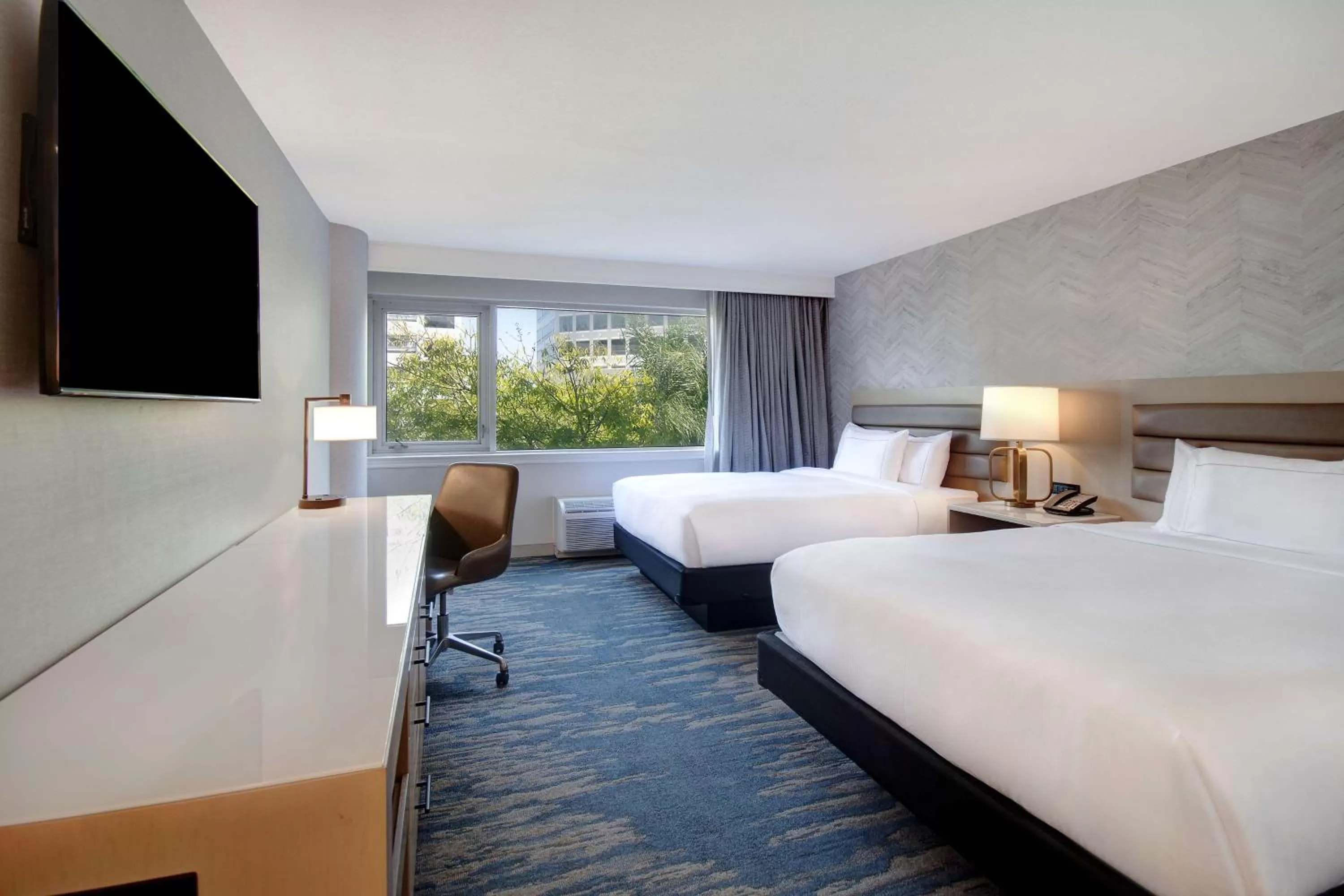 Queen Room with Two Queen Beds - Hearing Accessible/High Floor in DoubleTree by Hilton LAX - El Segundo