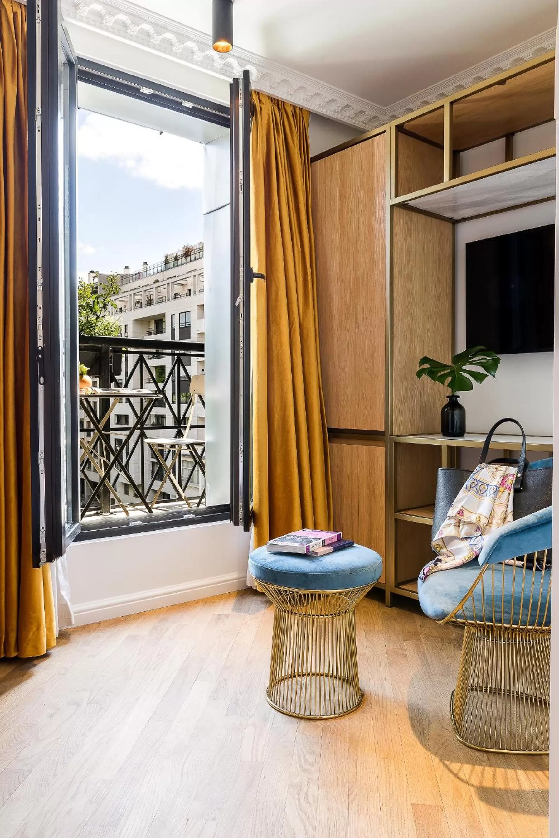 Superior Room with Terrace in Rose Bourbon