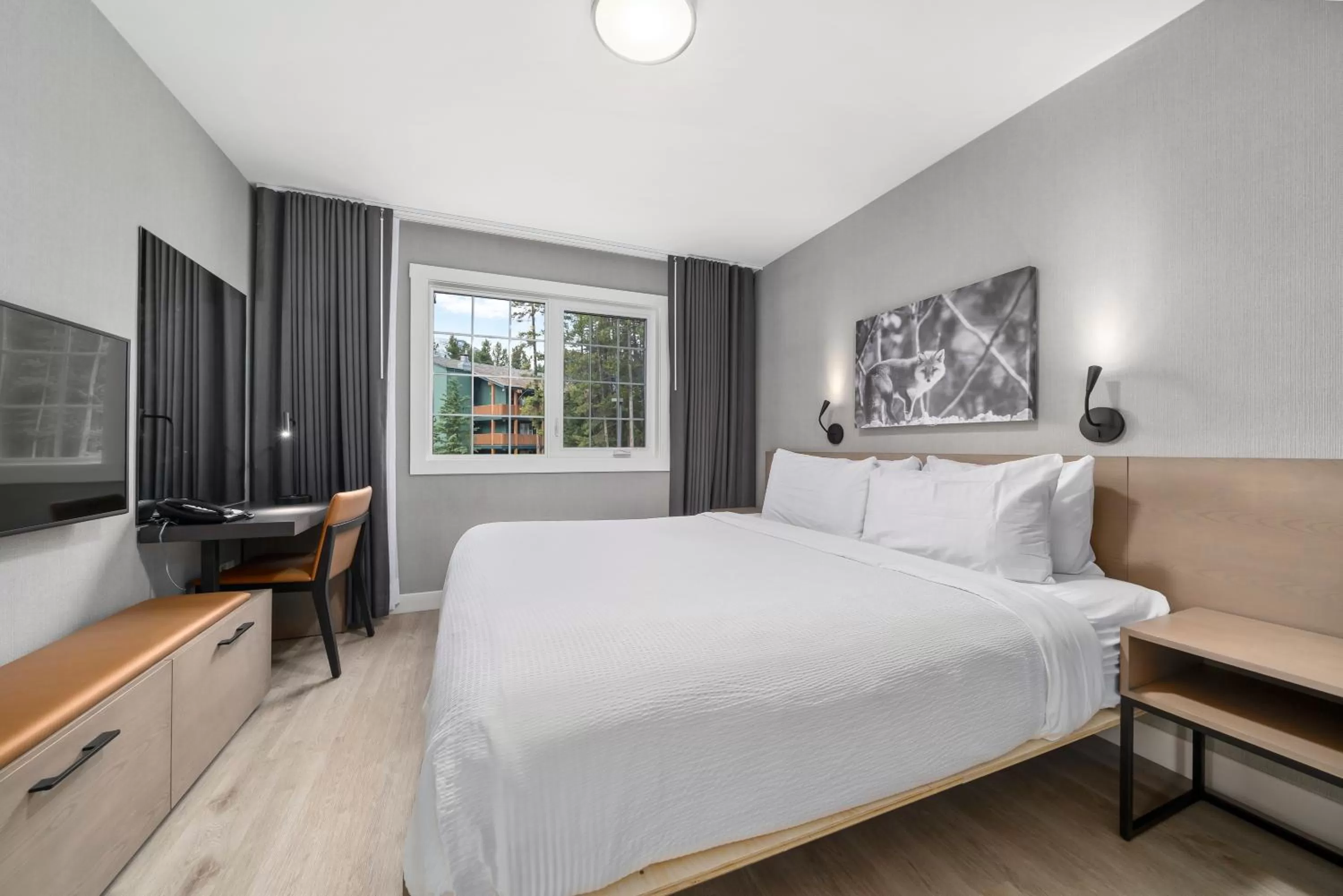 Deluxe One-Bedroom Suite in Lake Louise Inn