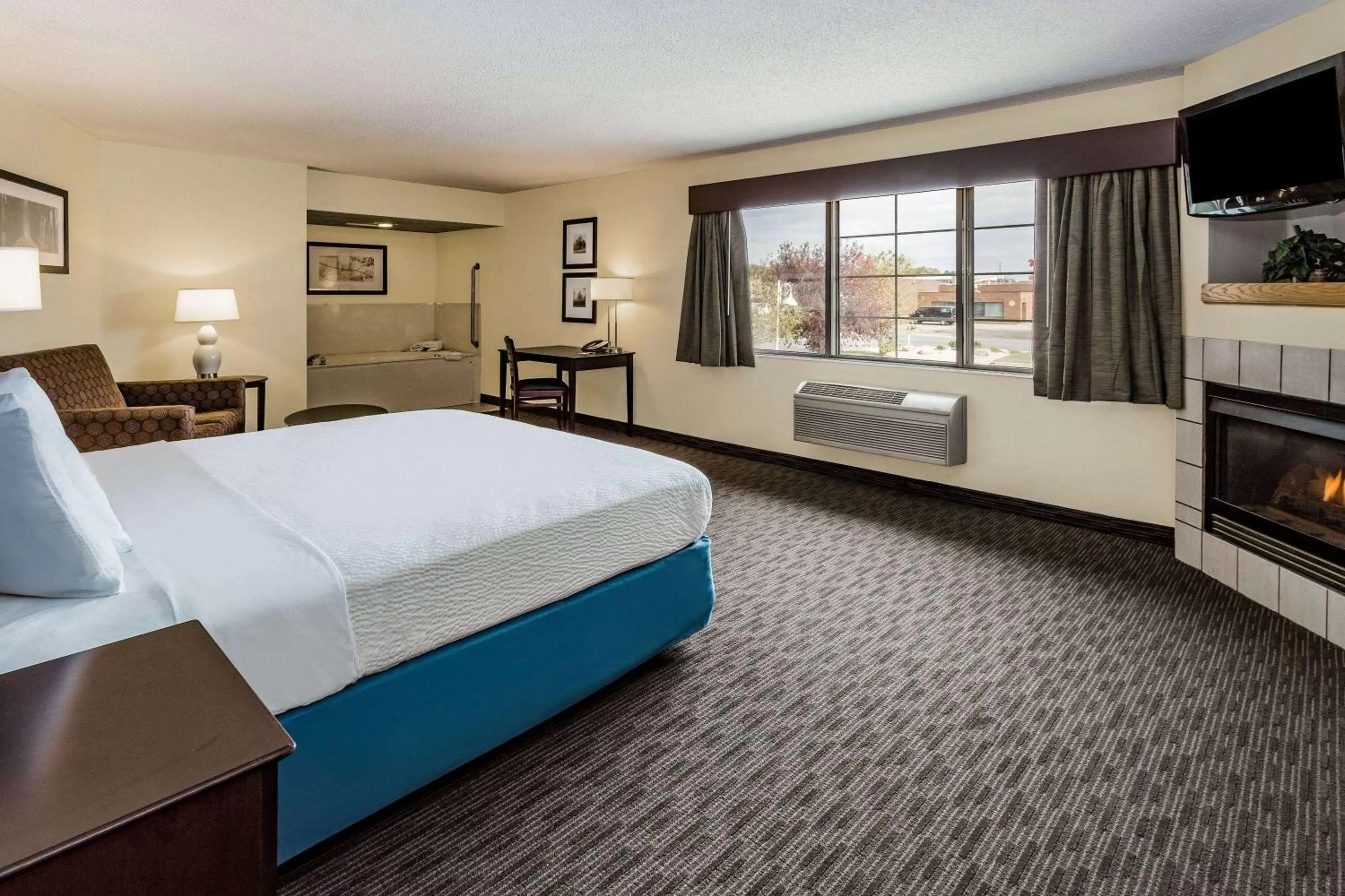 Superior King Suite - Non-Smoking in AmericInn by Wyndham Hotel and Suites Long Lake