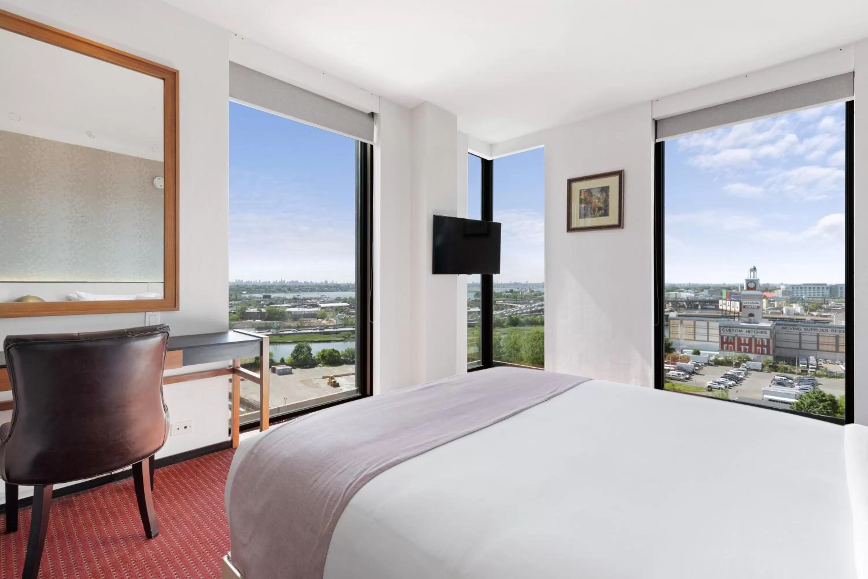 Queen Suite in The Parc Hotel