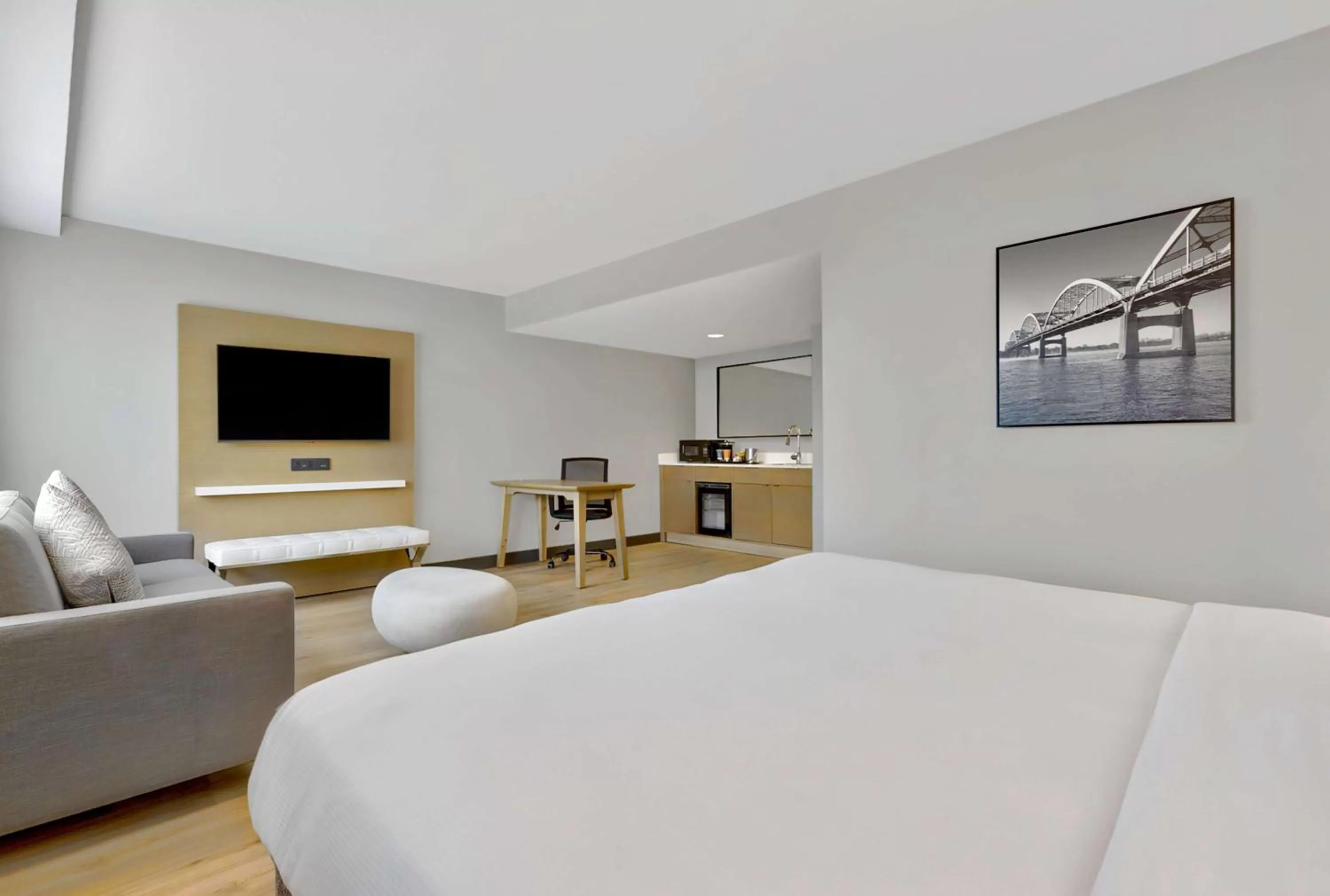 King Room with Partial View in DoubleTree by Hilton Davenport