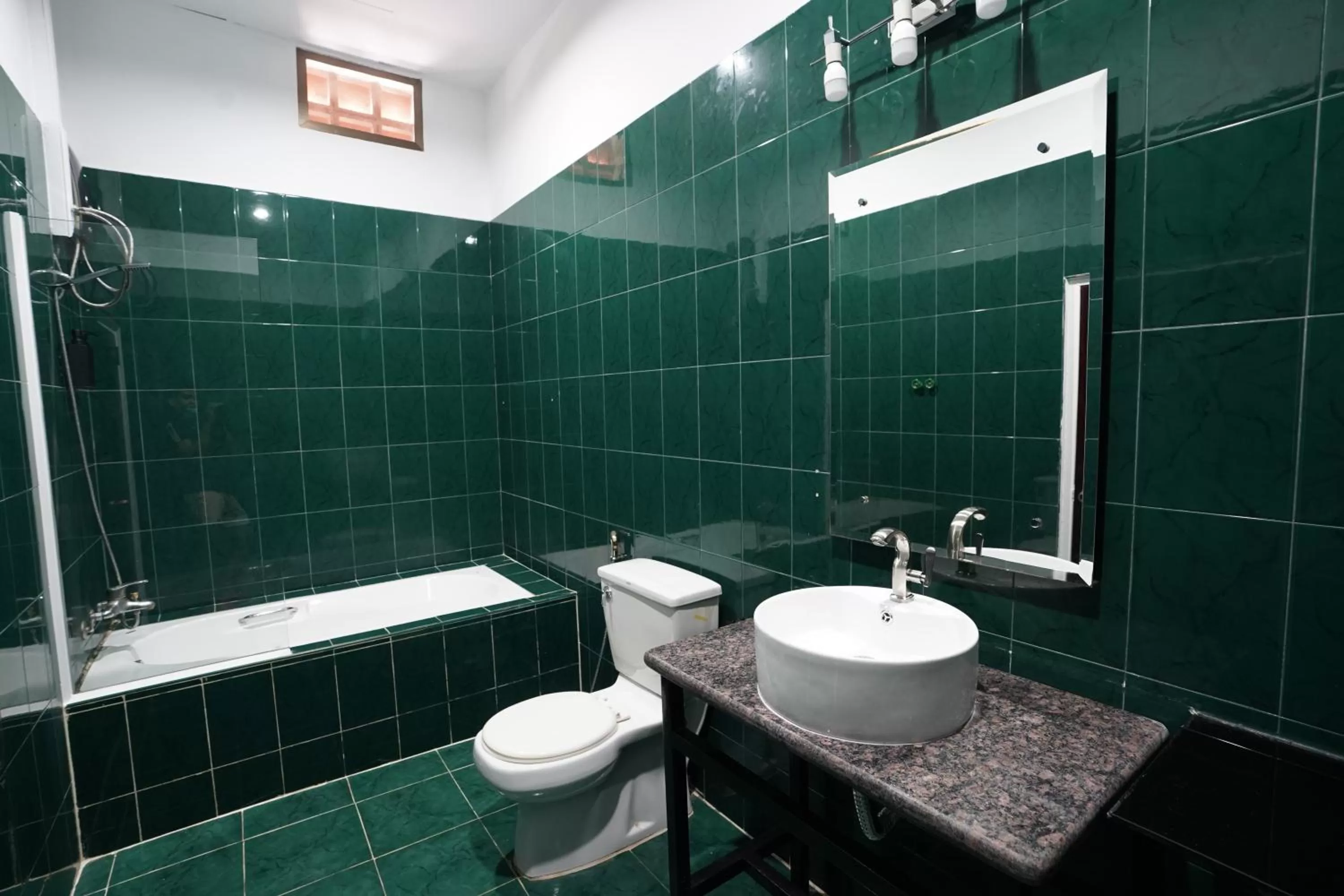 Deluxe King Room in Birdcage Boutique